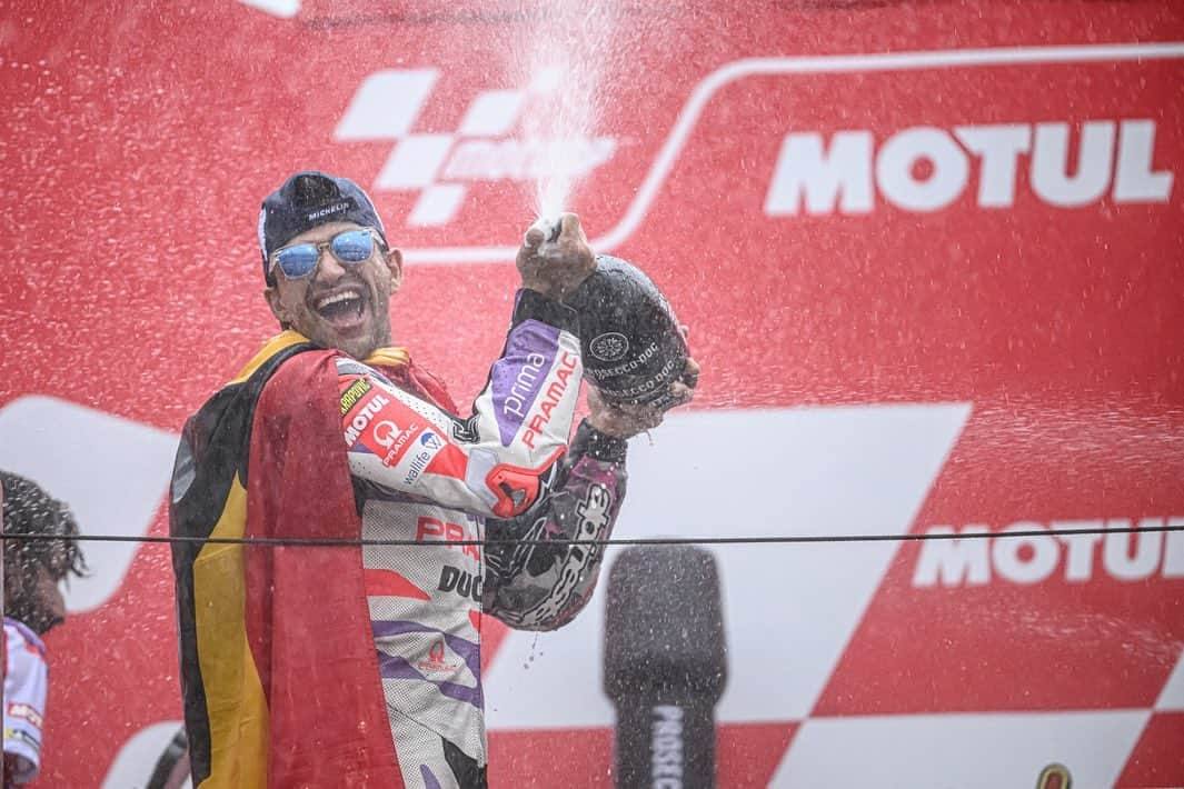 MOTUL Japanさんのインスタグラム写真 - (MOTUL JapanInstagram)「【MotoGP Rd.14 決勝でホルへ・マルティン選手が優勝!!!】 . モビリティリゾートもてぎで開催されたMotoGP MOTUL GRANDPRIX OF JAPANの決勝で@motulがサポートするPRIMA PRAMAC RACINGのホルヘ・マルティン選手が見事優勝。 . 今後のPRIMA PRAMAC RACINGの活躍にも注目!!! . @pramacracing  @89jorgemartin  @motul #motogp #motul #motulgrandprixofjapan」10月1日 21時03分 - motuljapan