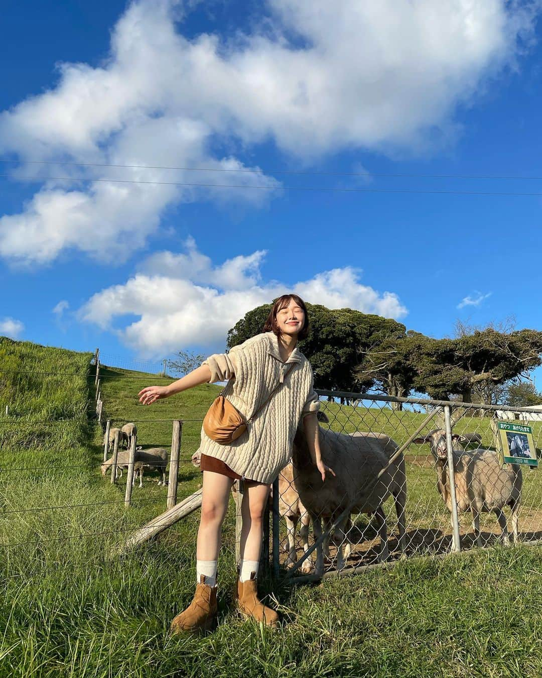 きりまるさんのインスタグラム写真 - (きりまるInstagram)「昨日えみことマザー牧場いった🐄 🥛 さいきん 涼しくなってきて嬉しいな〜  おもちとまめ🐶 が甥っ子みたいな感覚で めちゃくちゃ可愛くてどこにでも 連れて行きたくなる。ああ可愛い🤦🏻‍♂️♡  あっというまに10月が始まって 明日からまた１週間もはじまるけど 気を引き締めてまたがんばるぞ！✊🏻 .」10月1日 21時05分 - kirimaruuu