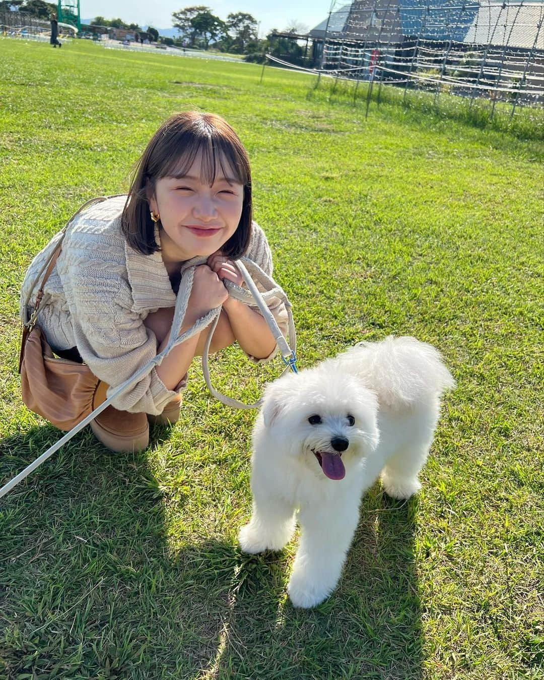 きりまるさんのインスタグラム写真 - (きりまるInstagram)「昨日えみことマザー牧場いった🐄 🥛 さいきん 涼しくなってきて嬉しいな〜  おもちとまめ🐶 が甥っ子みたいな感覚で めちゃくちゃ可愛くてどこにでも 連れて行きたくなる。ああ可愛い🤦🏻‍♂️♡  あっというまに10月が始まって 明日からまた１週間もはじまるけど 気を引き締めてまたがんばるぞ！✊🏻 .」10月1日 21時05分 - kirimaruuu