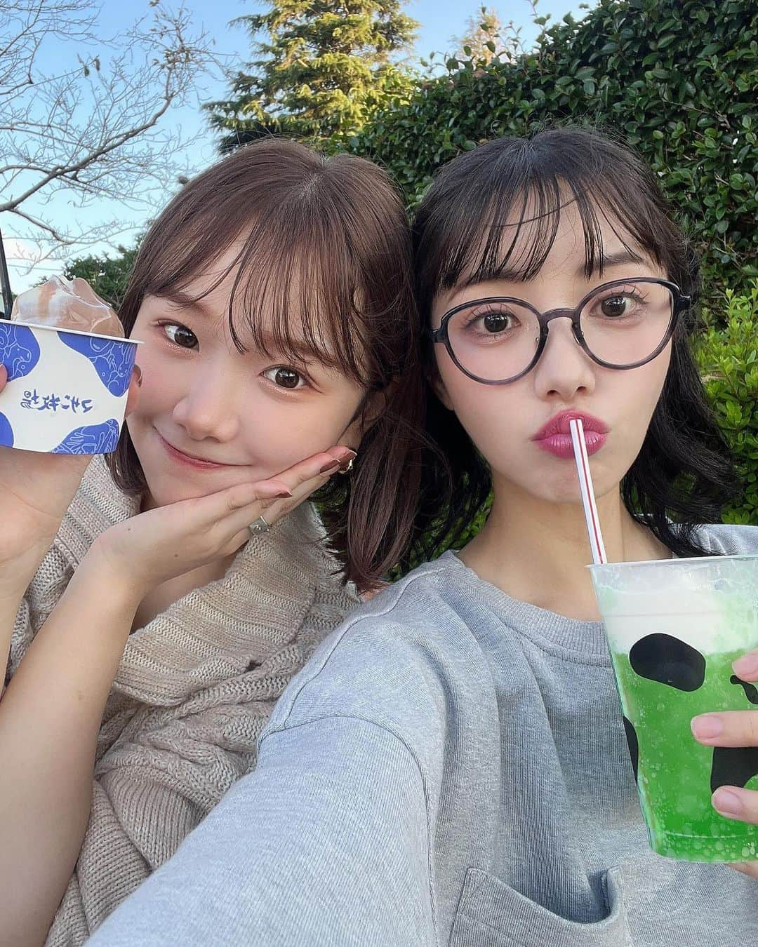 きりまるさんのインスタグラム写真 - (きりまるInstagram)「昨日えみことマザー牧場いった🐄 🥛 さいきん 涼しくなってきて嬉しいな〜  おもちとまめ🐶 が甥っ子みたいな感覚で めちゃくちゃ可愛くてどこにでも 連れて行きたくなる。ああ可愛い🤦🏻‍♂️♡  あっというまに10月が始まって 明日からまた１週間もはじまるけど 気を引き締めてまたがんばるぞ！✊🏻 .」10月1日 21時05分 - kirimaruuu