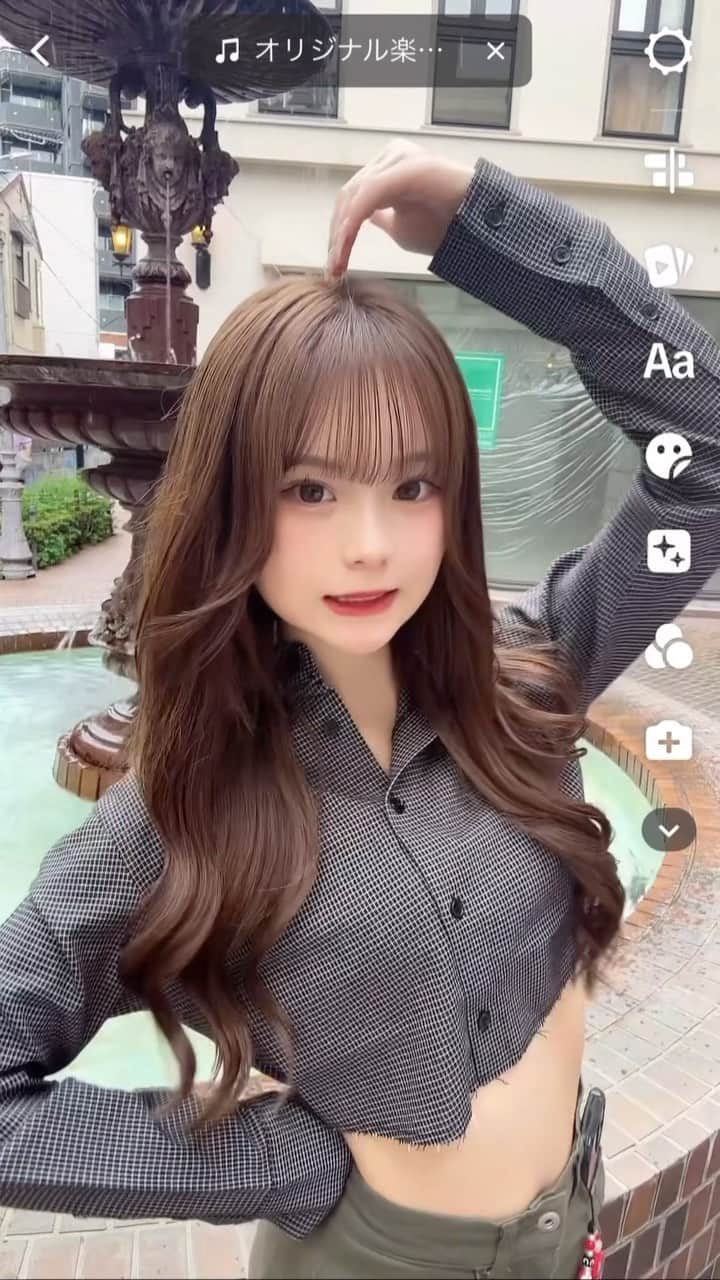 のインスタグラム：「可愛い！と思ったらコメントしてね🫶🏻 ⡱  ˗˗˗˗˗˗˗˗˗˗˗˗˗˗˗˗˗˗˗˗˗˗˗˗˗˗˗˗˗˗˗˗˗˗˗˗˗˗ ⁡ ⁡ ⁡ ⁡ 【桜ちゃんカラーしました. 】 ⁡ オリーブグレージュ✨ ⁡ ⁡ ⁡ ◌ @ukita_bob  ⁡ ご質問はコメント欄にお願いします！ ⁡ ⁡ ⁡ ⁡ ˗˗˗˗˗˗˗˗˗˗˗˗˗˗˗˗˗˗˗˗˗˗˗˗˗˗˗˗˗˗˗˗˗˗˗˗˗˗ ⁡ ⁡ ◌ 料金 ◌ ・カット ¥8,800 ・カット 𓂃 トリートメント ¥12,000 ・カット 𓂃 カラー ¥16,000 ・カット 𓂃 カラー 𓂃 トリートメント ¥19,000 ⁡ ⁡ ⁡ 𓂃 よくあるご質問 𓂃 ⁡ ⁡ Q . 予約はどうしたらいいですか？ ⁡ ✎ プロフィールのURLからお待ちしております。 ⁡ ⁡ Q . 場所はどちらですか？ ⁡ ✎  DX SHARE SALON 東京都渋谷区神宮前1-9-8 KI-438ビル 1F-A 【原宿駅、明治神宮前駅から徒歩4分】 ⁡ ⁡ Q . 投稿に若い子しか載っていないですが、 私の年齢でも大丈夫ですか？ ⁡ ✎ もちろん大丈夫です。 僕のお客様は現在【7歳(小学2年生)〜61歳】の方が ご来店してくださっております。 女性は全員可愛くします。 ⁡ ⁡ Q . どんな美容師？ ⁡ ✎ 施術中は喋りすぎず喋らなすぎず 絶妙なリラックスラインを狙います。 ⁡ カットは【ボブ】【ショートボブ】が好きですが、 ミディアム、ロングも好きです。 ⁡ カラーはブリーチをしなくても 【透明感】【くすみ感】が出るところを こだわっています。 ⁡ ⁡ ⁡ 𓂃 #ボブ #切りっぱなしボブ #ボブヘアー #ボブヘア #ボブスタイル #ミニボブ #前下がりボブ #ボブアレンジ #ショートボブ#シースルーバング #前下がりボブ #外ハネボブ #小顔カット #似合わせカット #ヘアアレンジ #어레인지 #헤어 #헤어컷 #밥 #hairlove #hairfashion #hairtransformation #haircolor」