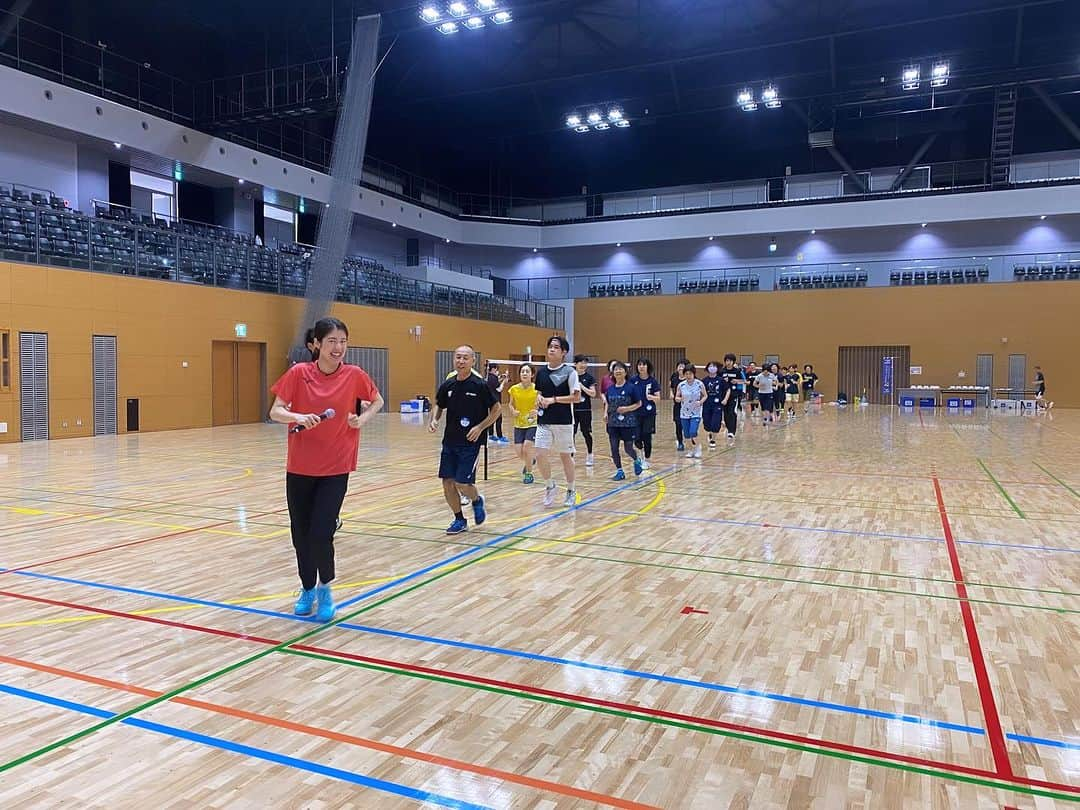 栗原文音さんのインスタグラム写真 - (栗原文音Instagram)「. MIZUNO Victory Clinic in 静岡県沼津市  週末は静岡へ行ってきました🏸 長野や神奈川からも駆けつけてくれた方も😳 感謝感謝です🙇‍♀️  みなさん熱心に取り組んでくれて 私も笑顔いっぱいに😉✌️  久しぶりのクリニックだったので この日のために 前日ジムでトレーニングしたら…🏋️ 全身筋肉痛で大失敗。笑  参加してくださったみなさん ありがとうございました😊  #静岡県 #沼津市 #バドミントンクリニック #講習会 #ミズノビクトリークリニック #mizunovictoryclinic #バドミントン」10月1日 21時12分 - ayane0927