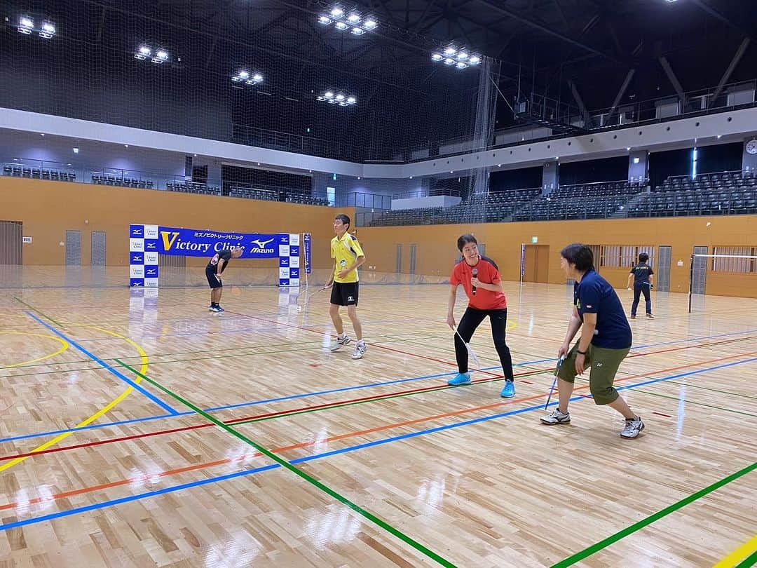 栗原文音さんのインスタグラム写真 - (栗原文音Instagram)「. MIZUNO Victory Clinic in 静岡県沼津市  週末は静岡へ行ってきました🏸 長野や神奈川からも駆けつけてくれた方も😳 感謝感謝です🙇‍♀️  みなさん熱心に取り組んでくれて 私も笑顔いっぱいに😉✌️  久しぶりのクリニックだったので この日のために 前日ジムでトレーニングしたら…🏋️ 全身筋肉痛で大失敗。笑  参加してくださったみなさん ありがとうございました😊  #静岡県 #沼津市 #バドミントンクリニック #講習会 #ミズノビクトリークリニック #mizunovictoryclinic #バドミントン」10月1日 21時12分 - ayane0927