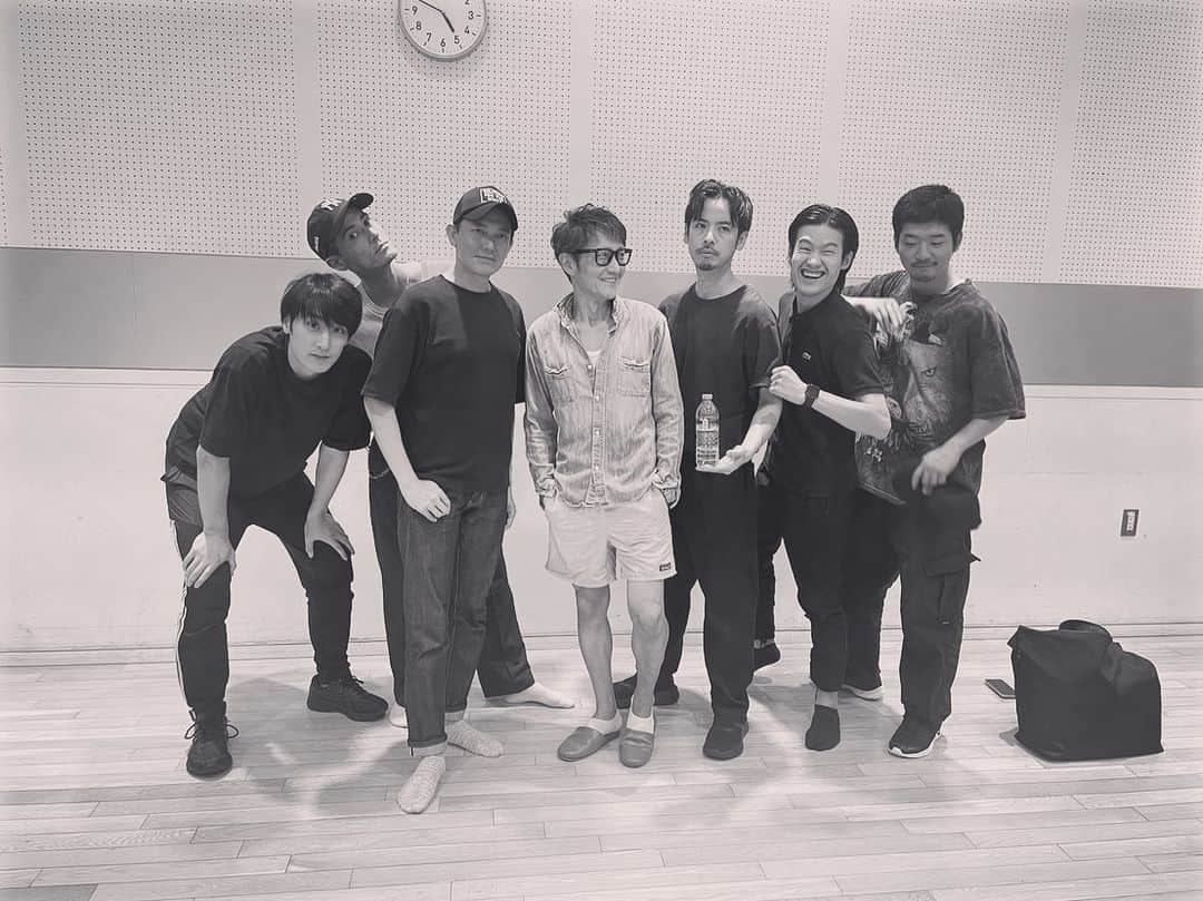 青木伸輔さんのインスタグラム写真 - (青木伸輔Instagram)「稽古後に男優陣で撮影！ 主演の宮本大誠さんの熱量に我々も引っ張られ、稽古場は熱気に包まれています。 #ヤンバルクイナの嘆き #ineasymotion #演劇 #舞台 #稽古場」10月1日 21時13分 - shinsuke.aoki
