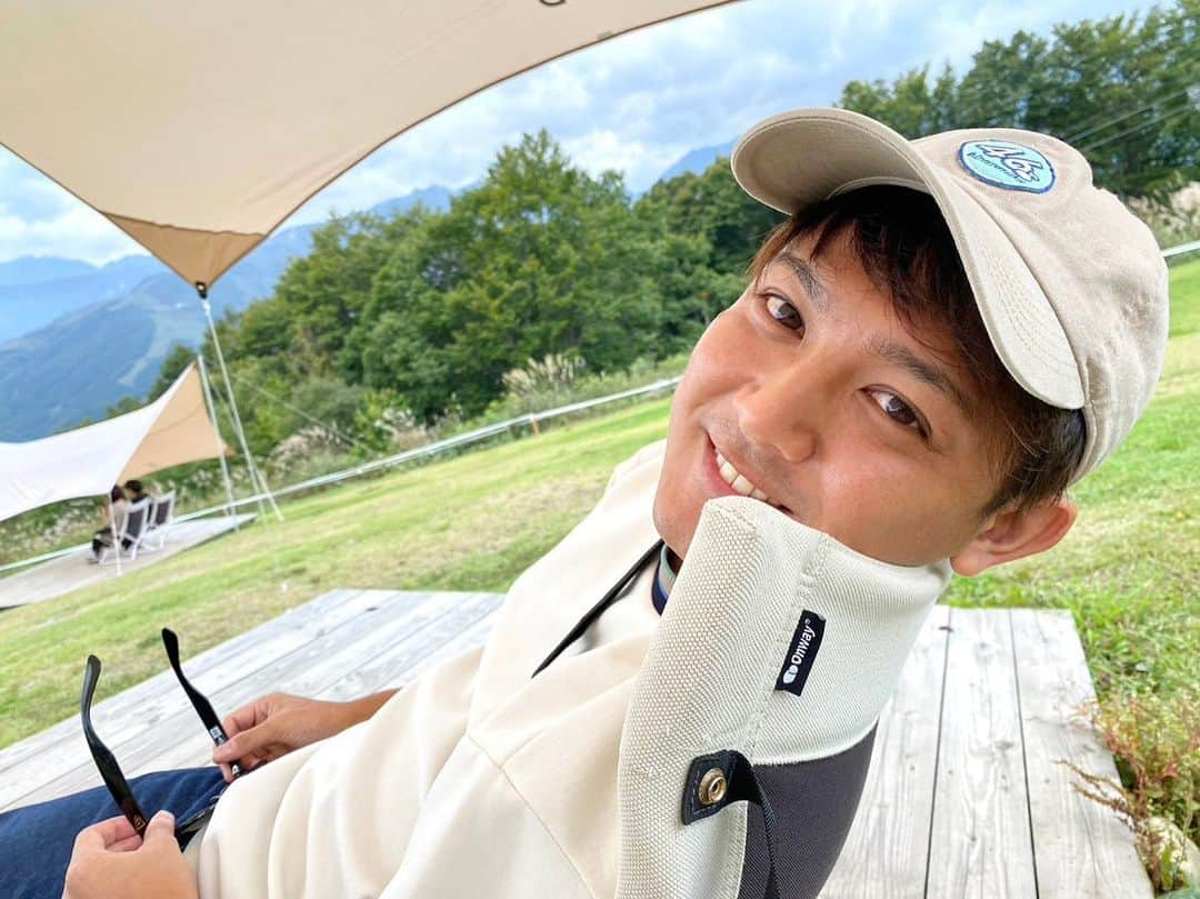 松山航大のインスタグラム：「★ 白馬に行って、ヤッホーしてきました⛰ . 改めて、長野県の自然に感動😊 紅葉も楽しみ🍁 . #長野県 #長野 #観光 #山 #白馬村 #白馬 #自然 #白馬マウンテンハーバー #秋 #紅葉 #長野放送 #アナウンサー #松山航大」