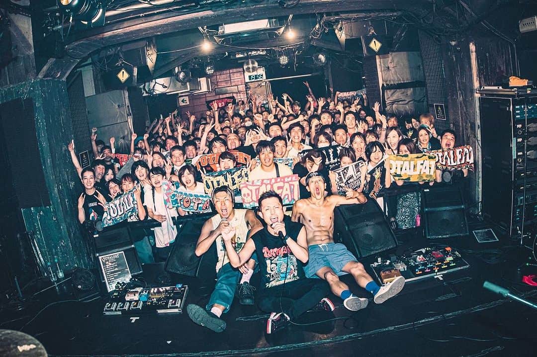TOTALFATのインスタグラム：「大阪2nd LINE 15年ぶりのステージ ありがとうございました！！ 最高のワンマンのスタートでした！！  photo by @tani1047ri」