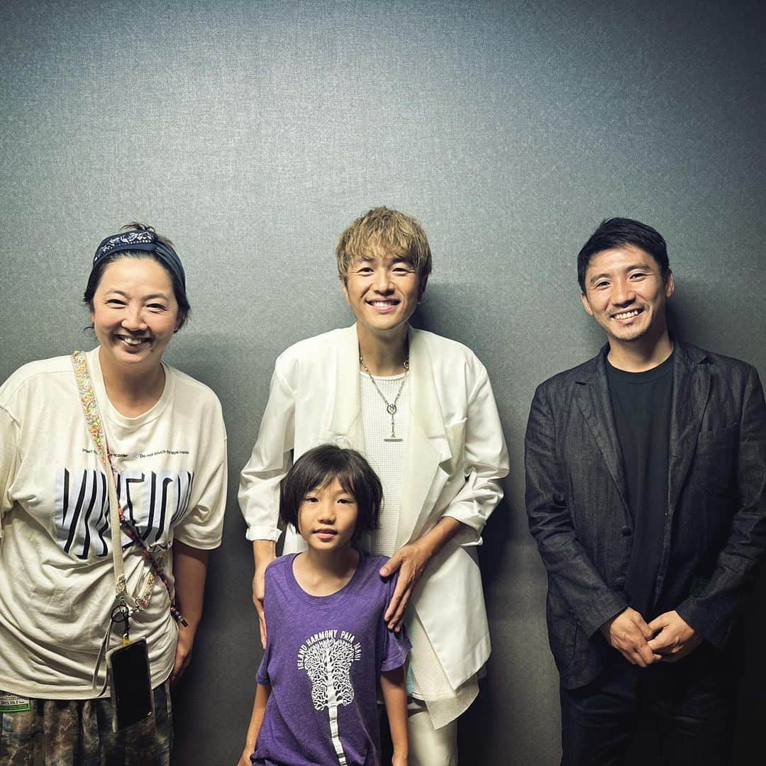 森本千絵さんのインスタグラム写真 - (森本千絵Instagram)「#ゆず　 #kアリーナ横浜  こけら落とし公演 #HIBIKI を家族で鑑賞♫  Kアリーナ横浜が、 凄すぎるアリーナでした。 しかし、そのアリーナの空間を さらに最高のエンターテインメントで彩るゆずがさらに凄かったです。  響きまくりました。  空間が音楽の喜びに溢れているのを感じました。こけら落としに相応しい祭典、賛美でした。  またこの会場で 沢山の音楽に出会えることが 楽しみです。」10月1日 21時17分 - chiemorimoto_goen