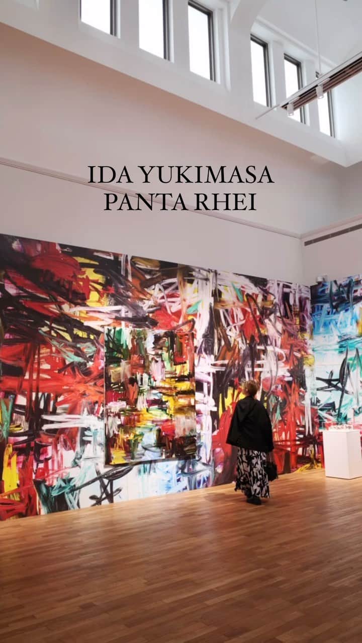 丸山美咲のインスタグラム：「京セラ美術館で開催スタートした 「井田幸昌展　Panta Rhei｜ パンタ・レイ―世界が存在する限り」  平安神宮のすぐ近くの立地で、 いつ訪れても空が澄んでて、空気が澄んでて、 この辺りに暮らすと気持ちいいだろうなぁと 毎回思う場所。  12/3まで開催してるから もう一度ゆっくり行きたい♡  ・  ・  #井田幸昌さん  #パンタレイ #pantarhei  #京セラ美術館」