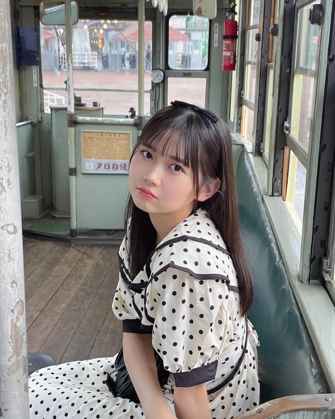 のインスタグラム：「・ 西武園ゆうえんちに行ってきました🎡  レトロ空間最高すぎた… @akane__haga.official さんが沢山お写真撮ってくださりました🫶🏻  1枚目フォトブックの1枚にありそうじゃない？！笑  #モーニング娘23  #morningmusume  #岡村ほまれ  #ほまたん #ほまたん優勝  #羽賀朱音 さん #あかねちん さん #西武園ゆうえんち  #2枚目の羽賀さんかわゆすぎる #ほまが撮った」