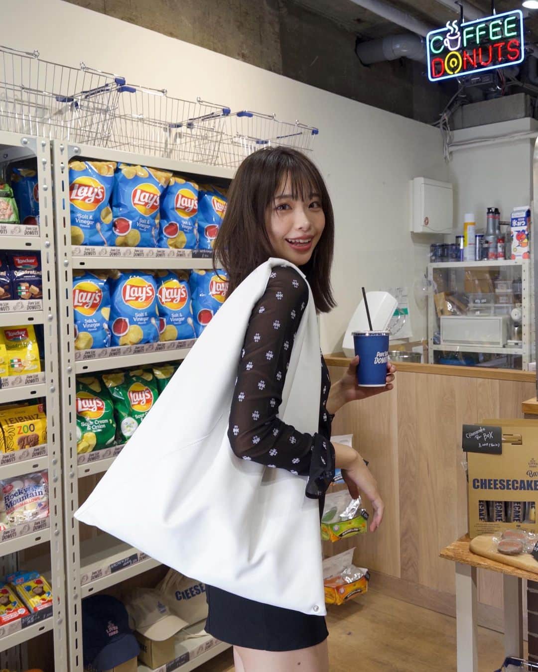麻生果恩のインスタグラム：「ここのお店かわいかった.🥐♡  今日から10月だね！ 今月もよろしくお願いします.🌿」