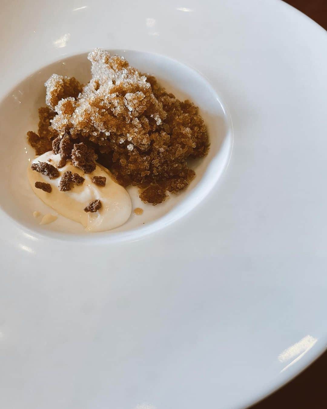 Love_Lifeのインスタグラム：「いつかのカーブドッチでのランチ🍽️ このコーヒー味のかき氷みたいなのが美味しかった😋  そして、ストーリーズにて個人的なアンケートにご協力頂きありがとうございます️📝  やはり1位は予想通り食 私が4位のもの。笑  大体いつだって私は少数派の位置🥹  でも2位が衣だったのはちょっと意外でした！(2位予想は美)  私のフォロワーさんだからなんだろうし、本当は1位であってほしい所でしたが嬉しかったです🤎  美と住は接戦  これも面白い！！  そもそも優先順位なんて考えた事も無かった方も中には居るんじゃないでしょうか？  何か考える事で見えてくる事があったりするので私は考える事が大好き というか癖になっている！  ただ直感は第一だし、考え過ぎるのは良くないと思うからここもバランスですね⚖️  どちらにせよ、好きな事に費やせるのは幸せで嬉しい事ですよね☺️  また何かあったらアンケートにご協力頂けると嬉しいです！  ご参加くださった皆様、ありがとうございました🥂」
