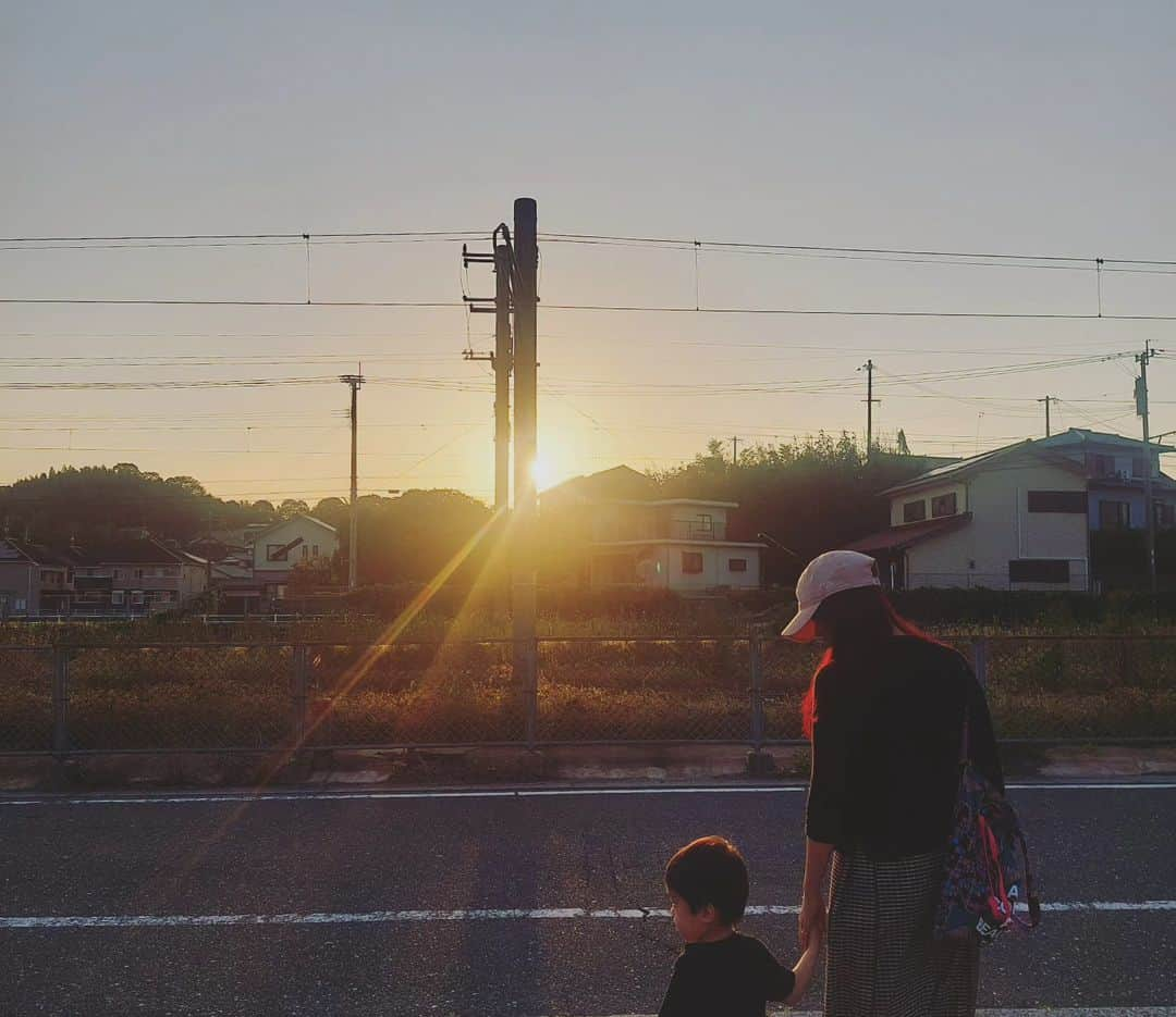 ERINA UENOさんのインスタグラム写真 - (ERINA UENOInstagram)「2023.10.1  週末🍡✨⁡ 博多→小倉→博多→直方🚄🚃⁡⁡ ⁡今度は息子と新幹線旅かな。 ⁡ ⁡小倉駅の「菓匠きくたろう。」⁡ ⁡ドリンクのテイクアウトと⁡ 手土産用に⁡お団子購入したけど、⁡ ⁡どちらも種類豊富✨⁡迷う。 ⁡⁡⁡ また小倉まで行かないと…！⁡と思ったら ⁡／ ▶︎ @kikutaro_official  2023年12月9日（土） ⁡博多駅都ホテル1Fに⁡OPEN🩷🤍 ＼ ⁡⁡楽しみ、、！！ 小倉もふらっと遊びに行きたい。 ⁡ ⁡*⁡ ⁡*⁡ ⁡⁡ ⁡#Fukuoka  #Fukuokamama  #福岡ママ⁡ ⁡ #3歳 ⁡#北九州 #小倉  #小倉駅  #直方  #JR九州 ⁡#3歳児 #男の子ママ⁡⁡ #きくたろう  #菓匠きくたろう  #親子  #息子 #男の子ママ」10月1日 21時25分 - erina_flowdia