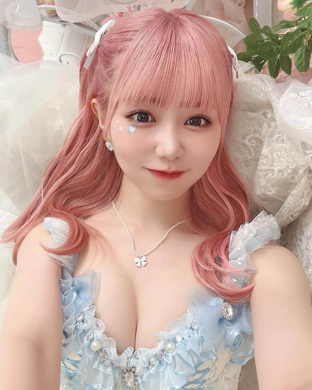 岩澤美潤のインスタグラム：「୨୧ ご注文は糖度高め 刺激強めですか？☁️🎀 ・ ・ ・ ・ ・ #圧倒的天使」