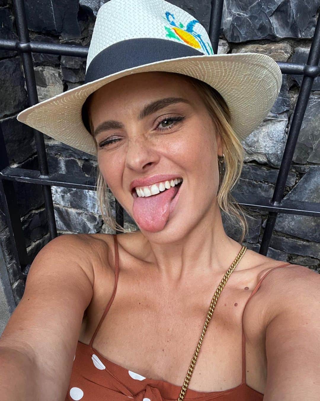 カロライナディークマンさんのインスタグラム写真 - (カロライナディークマンInstagram)「só porque eu já saí da italia mas a italia ainda não saiu de mim…  ou  sequência de selfies  na tentativa de gostar de todas… kkkkkkkkk  and  #nofilter」10月1日 21時30分 - loracarola