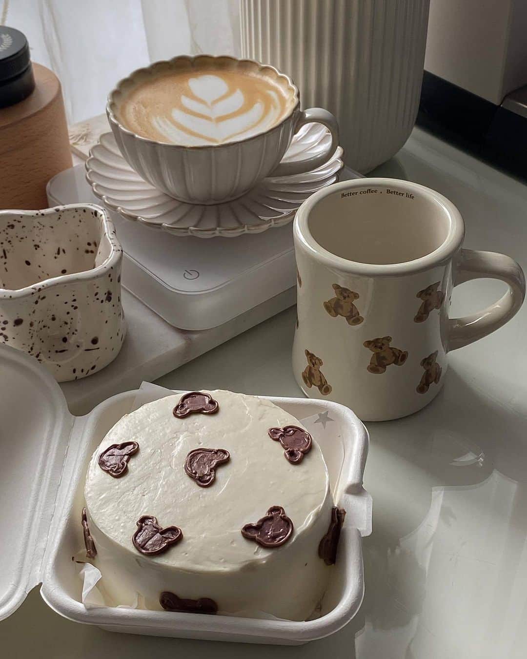 SHEINのインスタグラム：「Pick your cozy SZN autumn aesthetic: 1, 2, or 3? 🐻🤍☕️👇 @lavishenka  #SHEINinspo」