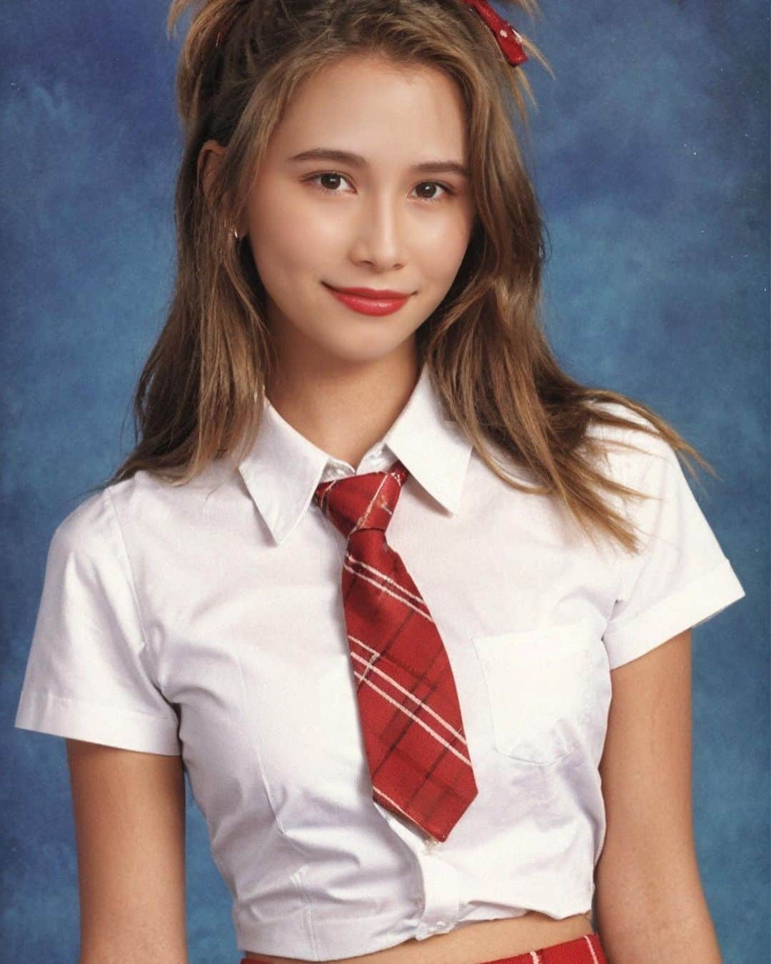 花咲いあんさんのインスタグラム写真 - (花咲いあんInstagram)「このハイスクールに入学したら どの子に告白する？💌   #yearbook  #イヤーブック  #highschool  #お花スクール  #ごめんけど  #全部私  #さぁ  #選んでね  #ai  #y2k  #たまにお母さんに似てる」10月1日 21時30分 - ohanachan_087087