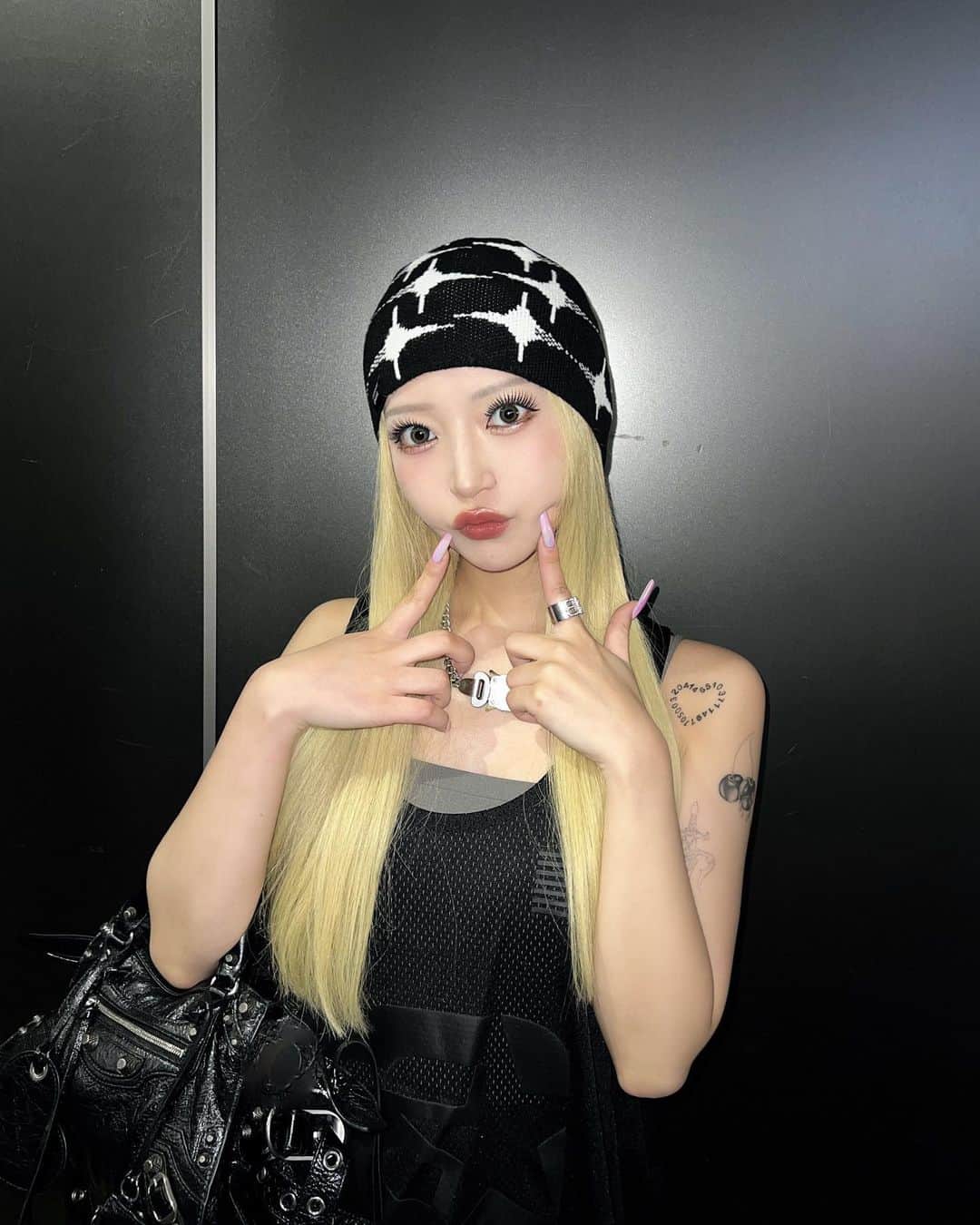 のインスタグラム：「ｷﾞｬｩ🖤」