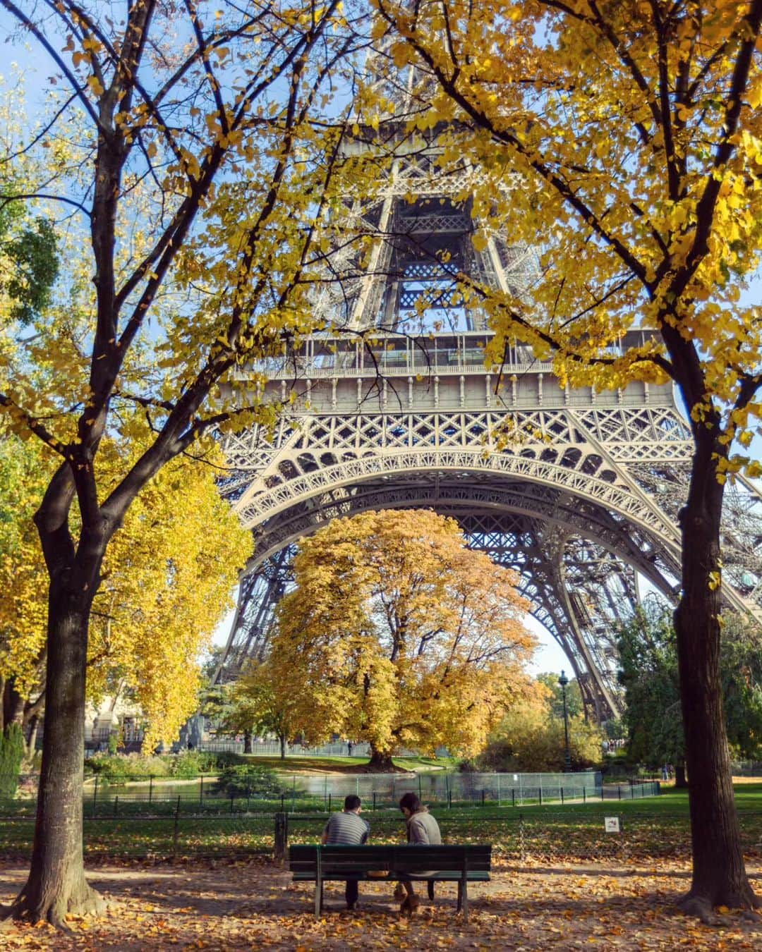 VuTheara Khamさんのインスタグラム写真 - (VuTheara KhamInstagram)「Autumn in Paris 🍁🍂 . #paris #fall #autumn #love」10月1日 21時34分 - vutheara