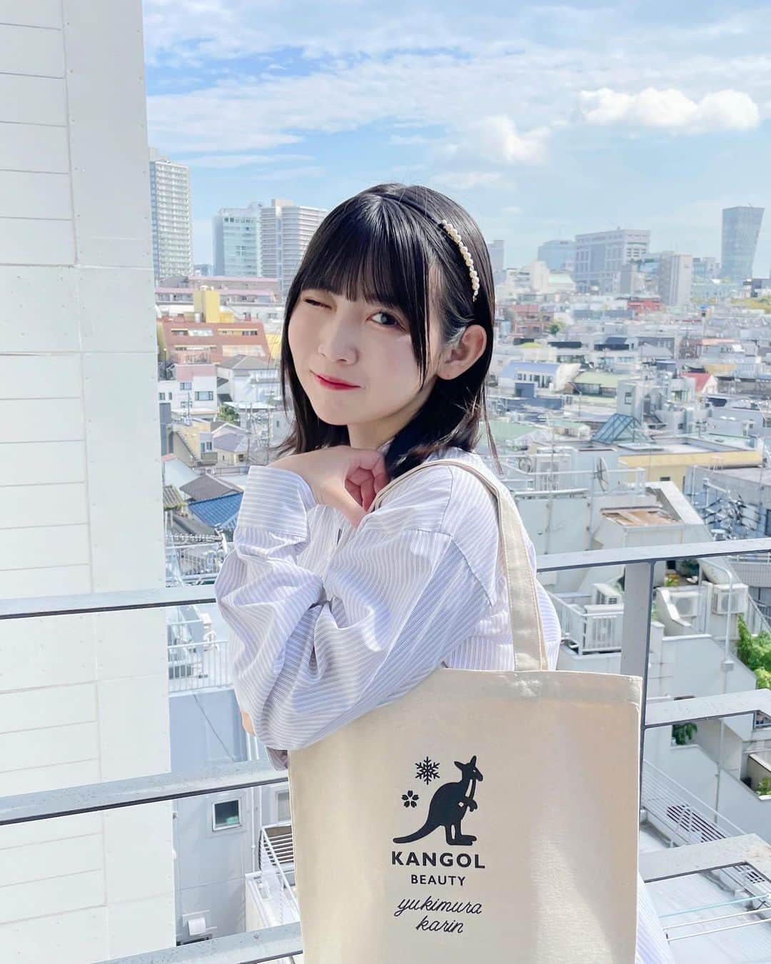 雪村花鈴のインスタグラム：「🦘KANGOL BEAUTY×雪村花鈴❄️🌸  この度、KANGOL BEAUTY （　@kangol_beauty_ ） 様とコラボさせて頂く事になりました！  ヘアケア用品やトートバッグなど、実用的で可愛いものをコラボさせて頂いたよ〜！ オリジナルロゴはファンマの『❄️🌸』をイメージしてとてもかわいくシンプルで使いやすいものをイメージしてつくりました！  【商品内容】 ① オリジナルコラボロゴトートバック& カンゴール オーガニック シャンプーとトリートメント　トラベルジムセット　¥ 6,050  ② オリジナルコラボロゴポーチ& カンゴール ベースオイルショートヘア　¥ 5,500  ③スペシャルコラボグッズ（①&②がどちらも入ったお得なセットです！）¥ 11,000 ​※500円引き ※限定コラボロゴステッカー付き ​  本日から10/31 までの期間限定販売です！是非ゲットしてください！！ ハイライトにURL貼るのでそちらから！🦘  #kangol #kangolbeauty」
