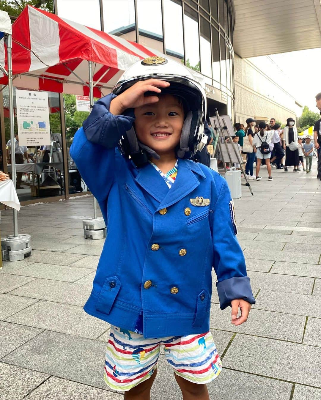 輝良まさとさんのインスタグラム写真 - (輝良まさとInstagram)「・ 土曜日は箕面まつりへ❤️  制服を着て白バイに乗れたり、人生初のお化け屋敷も楽しみました👍 おばけ行きたい〜‼️って言うから行ったのに、入る前はめっちゃ緊張してて、案の定出た後は大泣き🤣🤣笑 まぁそらそうだよね、私でもいまだにお化け屋敷怖いもん😅💦 良く頑張りました👍  #箕面まつり#白バイ#お化け屋敷#大泣き#そらそうだ#レインボーベビー#レインボーベビー真那人#令和元年ベビー#6月生まれ#6月11日#4歳3ヶ月#幼児#やんちゃ#活発#元気いっぱい#可愛い#愛おしい」10月2日 8時28分 - kirahama0703