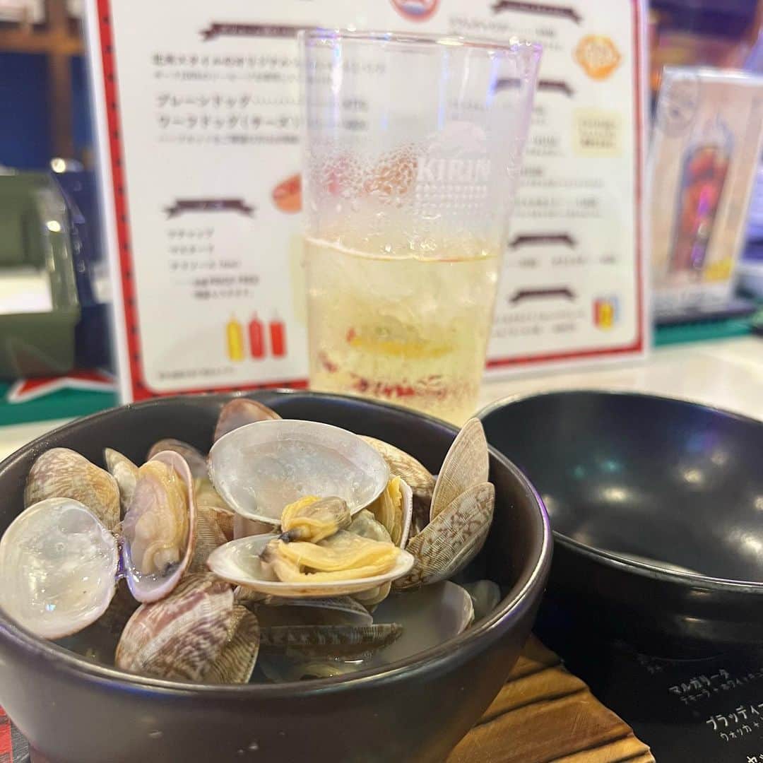 MII MAMAのインスタグラム：「. . . あさりの酒蒸しがちゅき😚🫰🏾♥️ . (昔、間違えてしじみ買って作ってたとかよーいわん🤫) —————————————— 🔎White Style mi mama 良かったらチャンネル登録お願いします🙇🏽‍♀️ #YouTube#ユーチューバー#主婦ユーチューバー#MIIMAMA#チャンネル登録お願いします#2児ママ#年子ママ#ギャルママ#ぎゃるまま#アラサーママ#アラサー#30代#30代ママ#ホワイトインテリア#モノトーンインテリア#シンプルな暮らし#収納#ホワイト収納#イチナナ#イチナナライバー#専属ライバー#主婦ライバー#17LIVE#主婦YouTuber#ママYouTuber#ママライバー#幼稚園ママ#小学生ママ」
