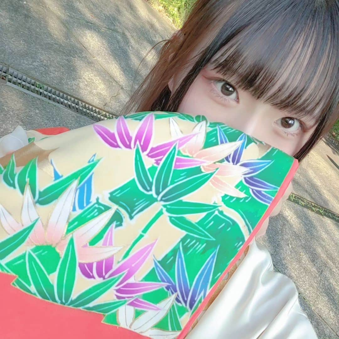 香月結衣さんのインスタグラム写真 - (香月結衣Instagram)「👘🪭⁡ ⁡⁡ ⁡⁡アイドル卒業衣装ฅ^◝ﻌ◜^ฅ ⁡myマミーに全身作ってもらいました🎀⁡⁡ ⁡⁡ ⁡大好きな従兄弟と家族と幼なじみと〜⁡ ⁡素敵なファンの方々に送り出してもらえて幸せを感じました🕊 ͗ ͗〰︎♡」10月2日 7時02分 - tukitukl_ci