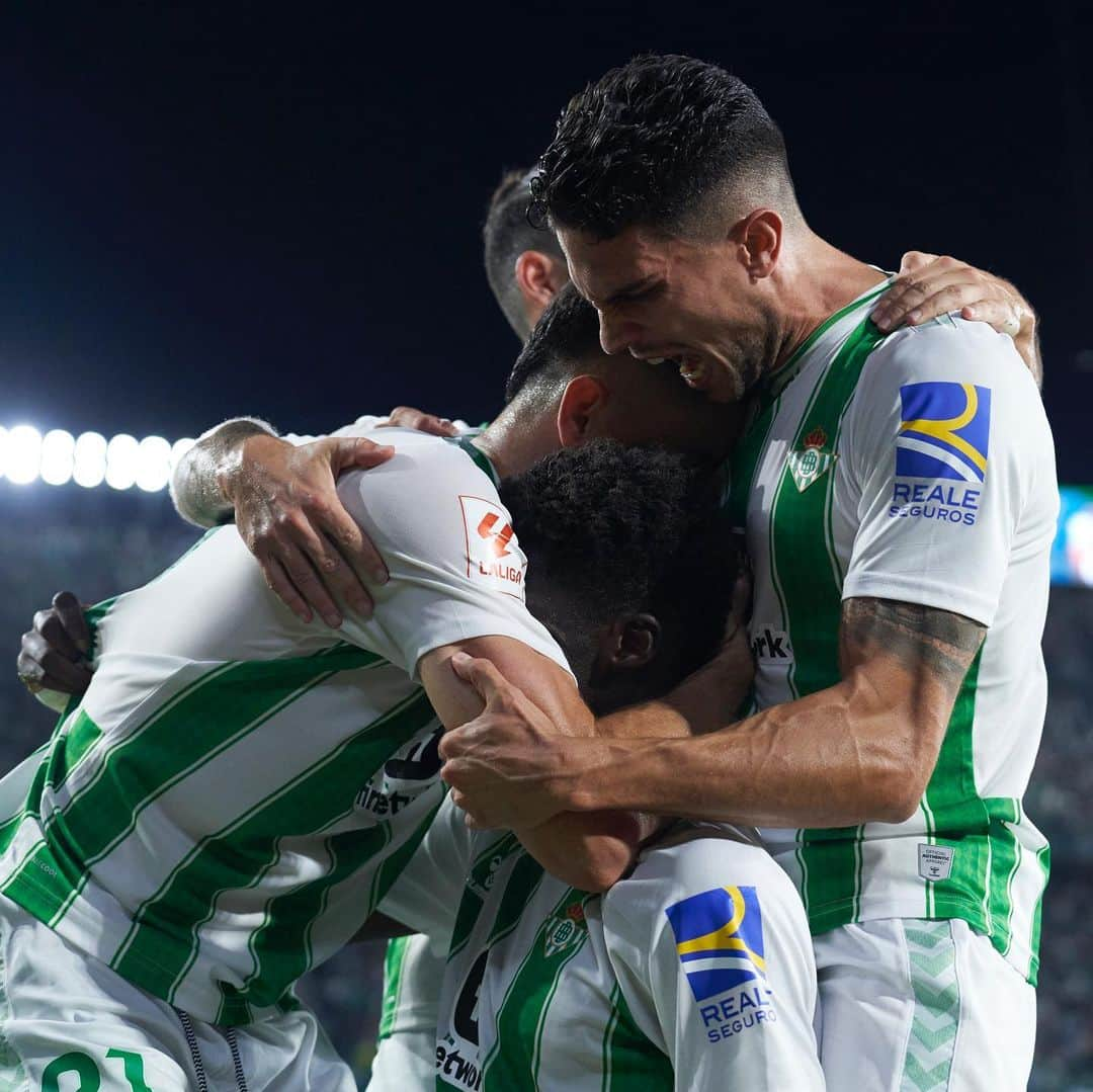 マルク・バルトラのインスタグラム：「150 partidos con el Real Betis! No puedo estar más orgulloso de pertenecer a esta familia. Otra gran noche en el Villamarín, partidazo de todo el equipo! MUCHO BETIS!!! 💚」