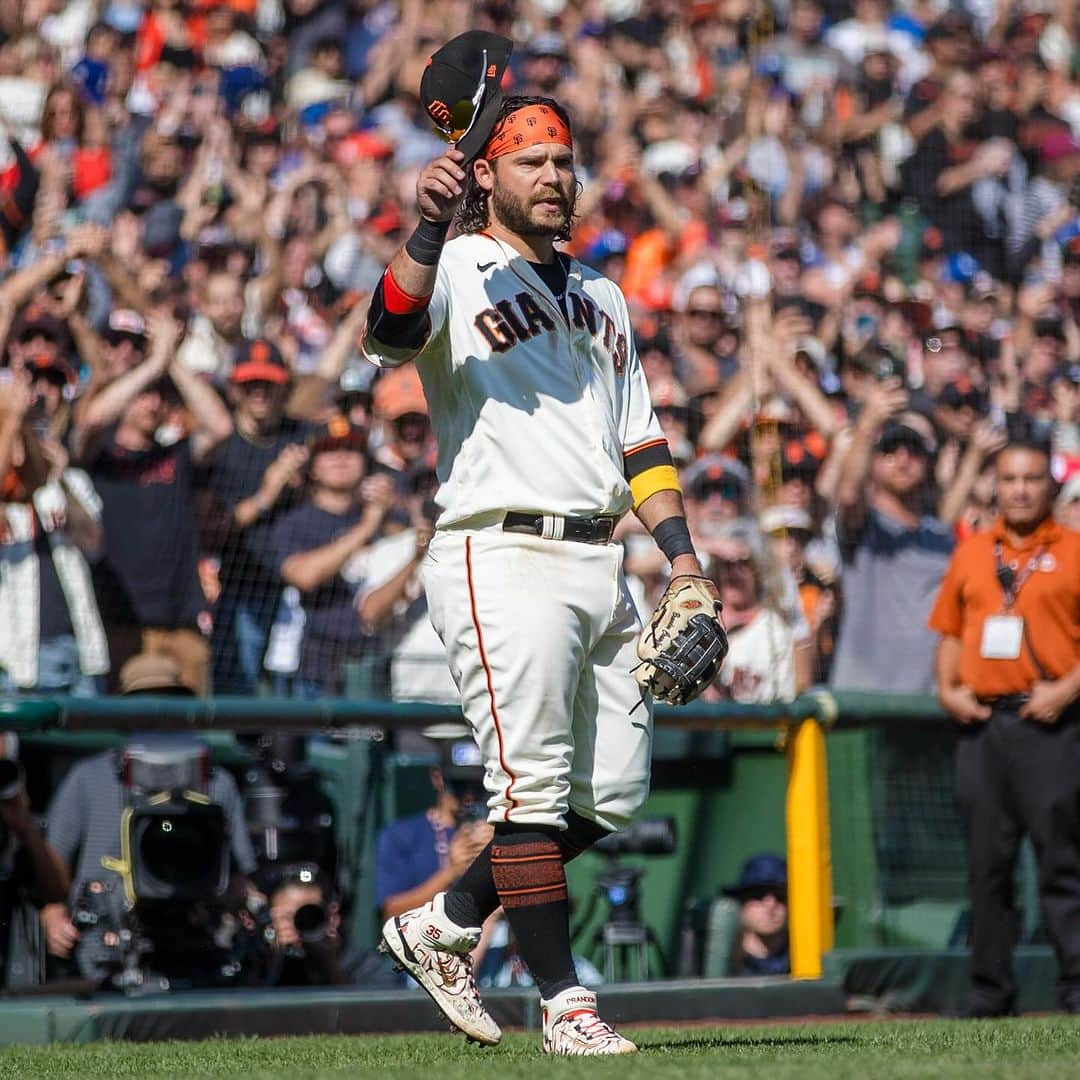 サンフランシスコ・ジャイアンツさんのインスタグラム写真 - (サンフランシスコ・ジャイアンツInstagram)「A moment for Brandon Crawford 🧡」10月2日 7時38分 - sfgiants