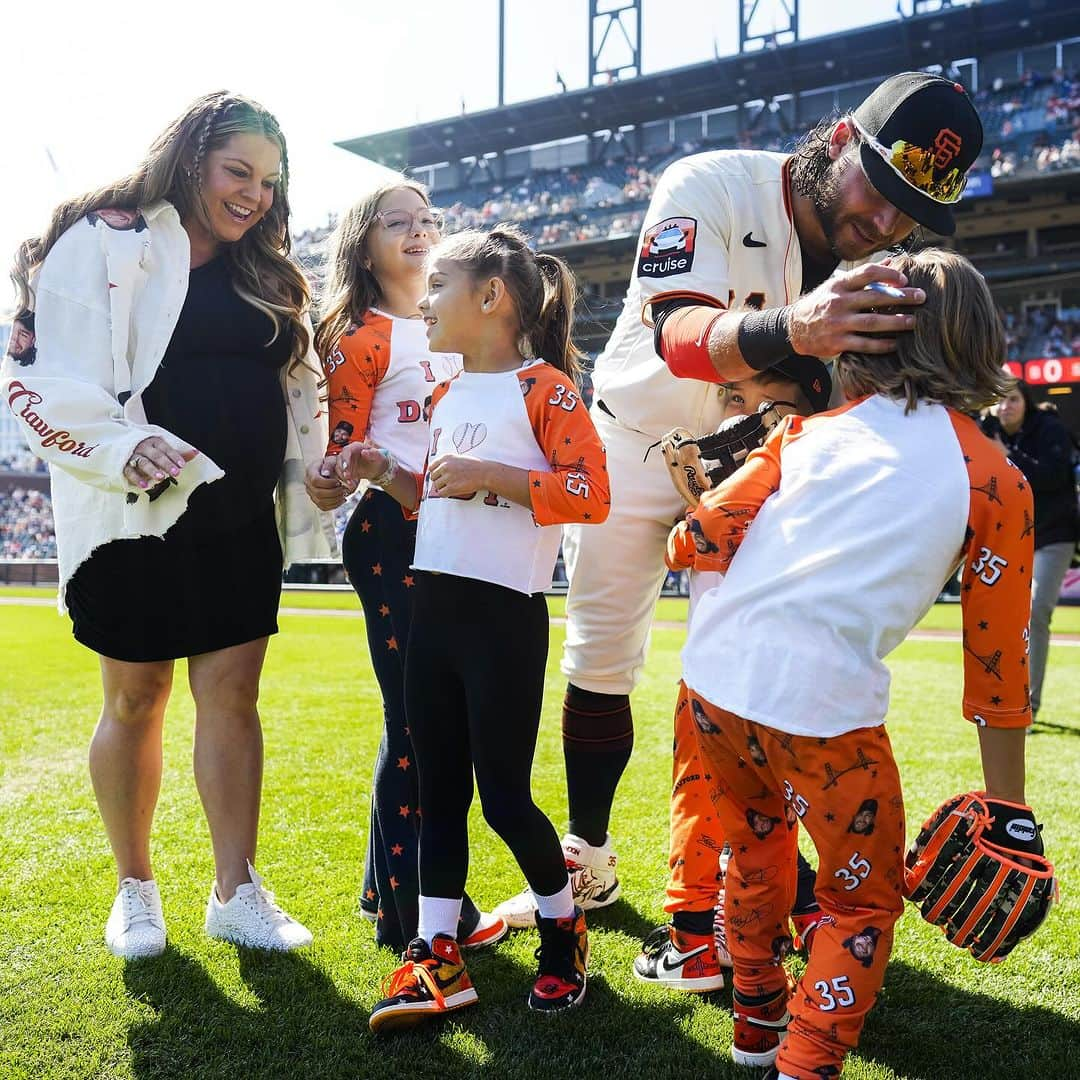 サンフランシスコ・ジャイアンツさんのインスタグラム写真 - (サンフランシスコ・ジャイアンツInstagram)「A moment for Brandon Crawford 🧡」10月2日 7時38分 - sfgiants