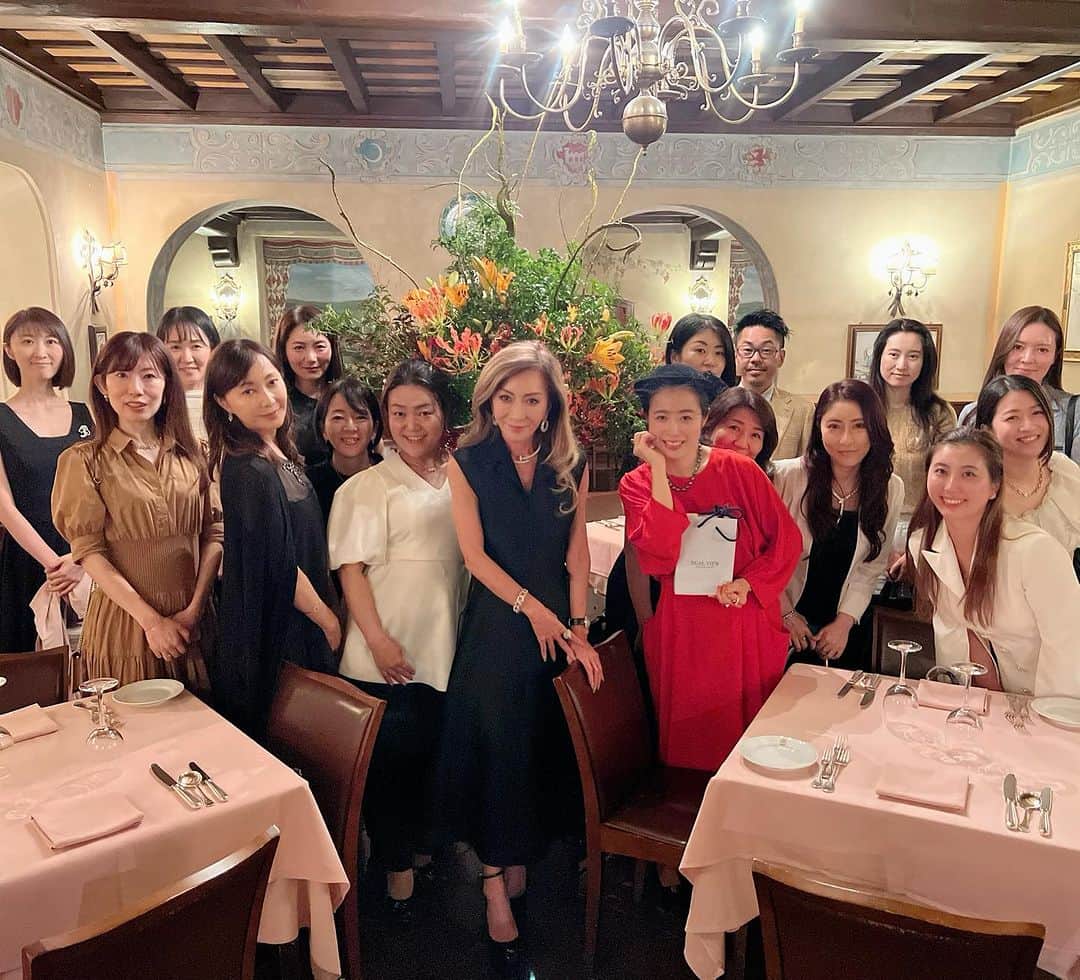 のインスタグラム：「@hollandvillage_private  fashion and beauty同好会 秋のイタリアンディナー会。 皆様と楽しい時間を共有出来て幸せな夜でした。」