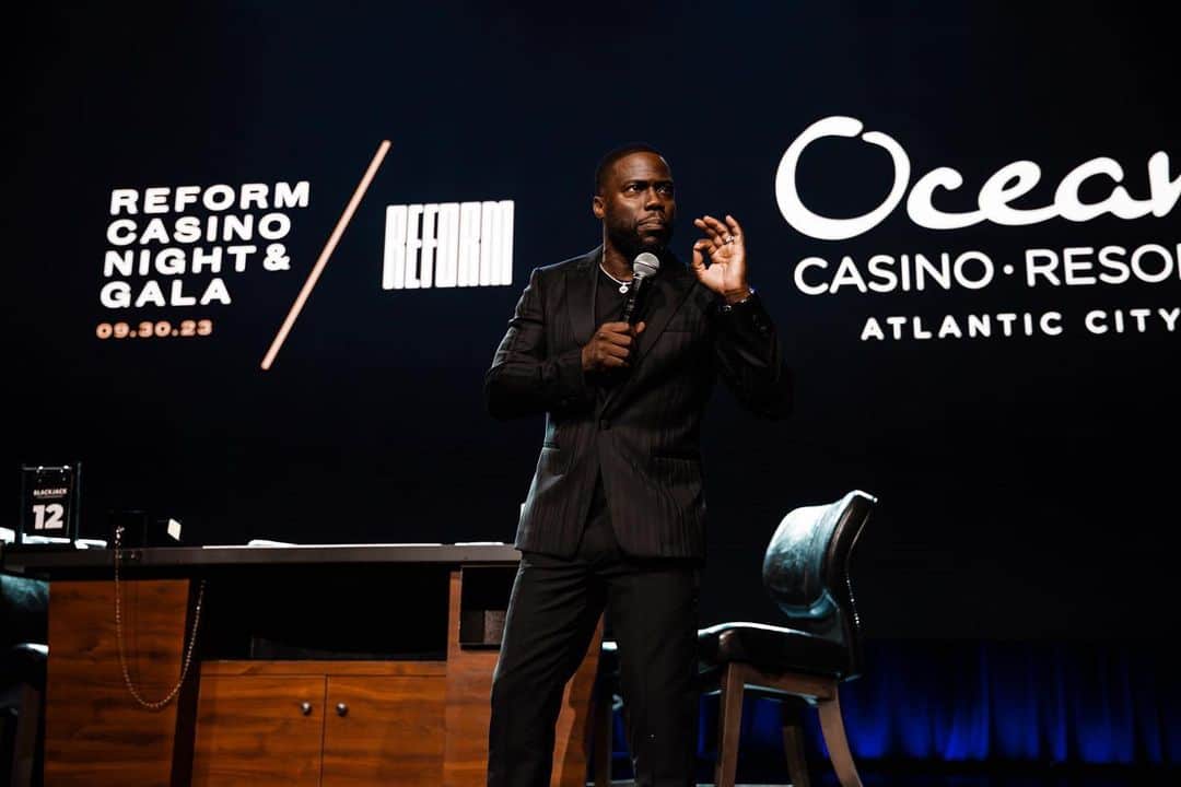 ケビン・ハートのインスタグラム：「Last night’s @reform casino night & gala was a stone cold groove…. Job well done to all….The work that you guys have done is necessary & needed!!!!!! Keep going!!!!!!」