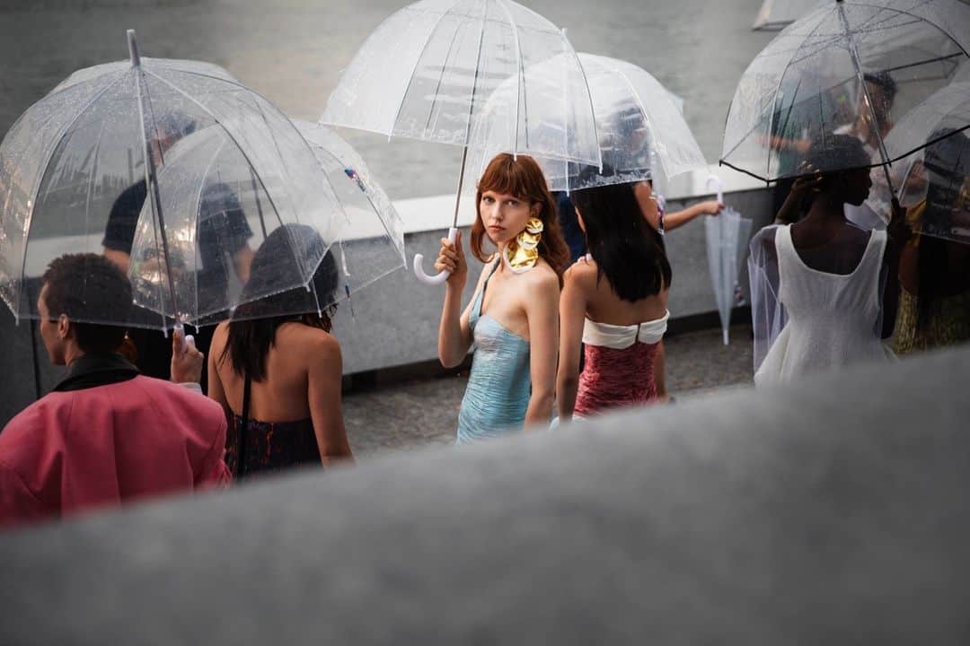 プラバルグルンのインスタグラム：「Radiant in the Rain⁠ ⁠ Behind the scenes at the Prabal Gurung Spring Summer 2024 collection ⁠ ⁠ Photo by @lewismirrett」