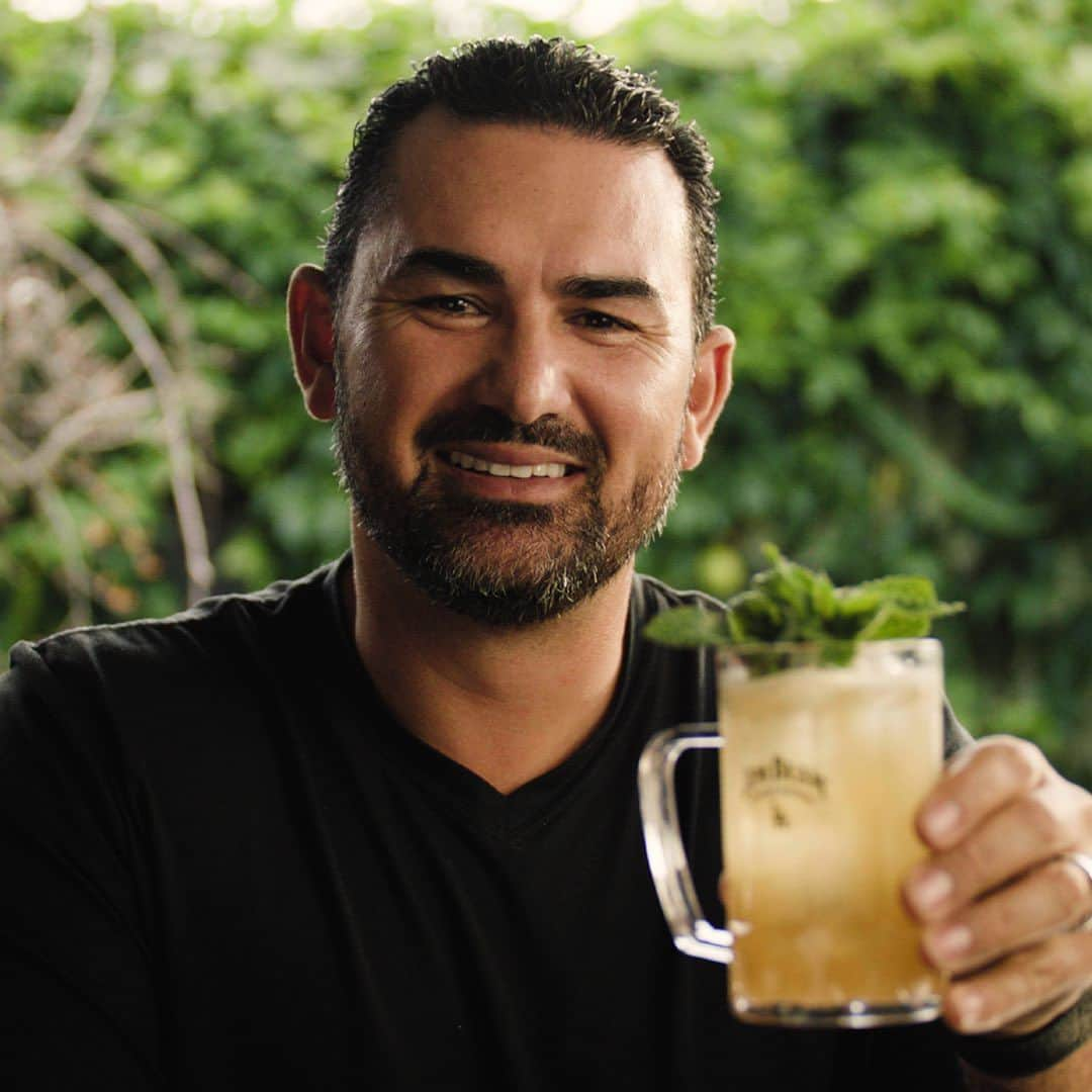 エイドリアン・ゴンザレスさんのインスタグラム写真 - (エイドリアン・ゴンザレスInstagram)「#ad21+  Join me in toasting the Dodgers for their great season! @jimbeamofficial」10月2日 7時50分 - adrian_eltitan