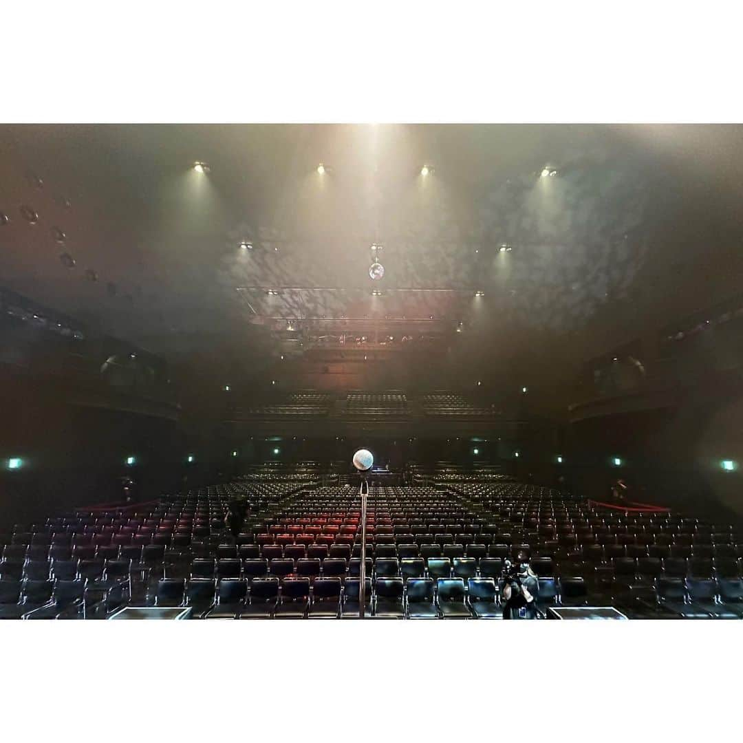 神野友亜さんのインスタグラム写真 - (神野友亜Instagram)「10.1  SARD UNDERGROUND LIVE TOUR 2023 [hold me, my friend]  📍Zepp Osaka Bayside  夢のような時間を、ありがとうございました‼︎ 歌わせていただけることへの感謝と幸せを、改めて噛み締めたツアーでした。  またすぐ、皆さんにお逢いできますように。  良い夢を…🌙  #イチゴジャムピース #sardunderground」10月1日 23時29分 - yua_sard