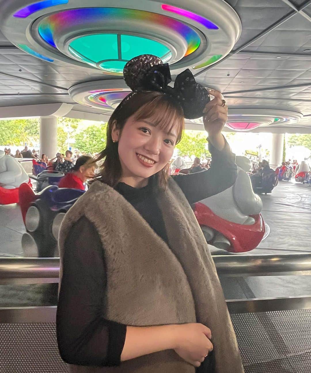 牛田英里さんのインスタグラム写真 - (牛田英里Instagram)「10月〜🍂 弾丸でディズニー行ってきた🐭 ハロウィンのショー見れて乗り物たくさん乗って大満足❣️  最近のお気に入りアイテム全詰して行ってきた✌🏻  ファーベストは @naturalbeautybasic_official  一目惚れしてこれからたくさん着る予定🧸  #pr #naturalbeautybasic #ナチュラルビューティーベーシック #ファーベスト」10月1日 23時23分 - eri_ushida
