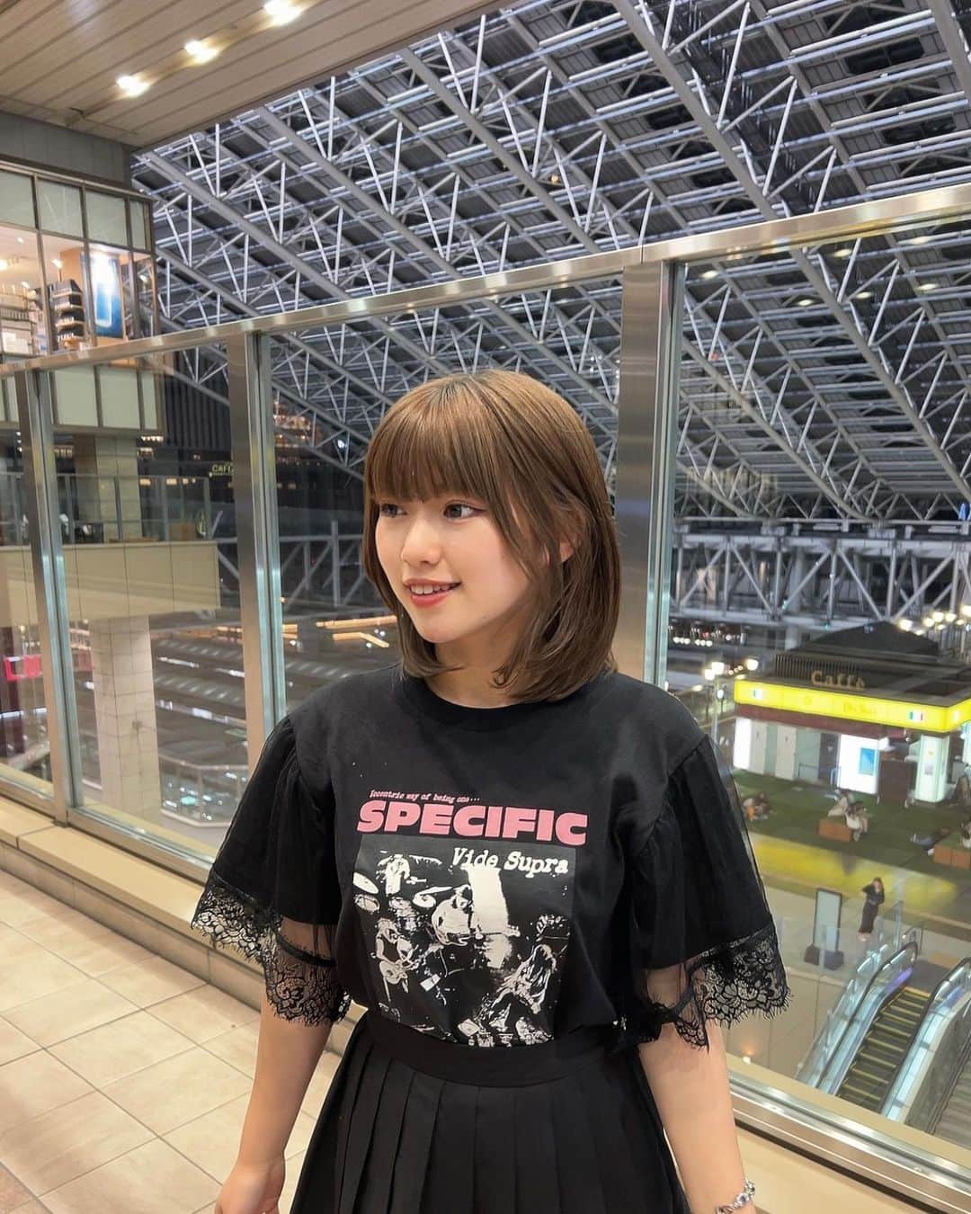 沢村りささんのインスタグラム写真 - (沢村りさInstagram)「いきなり夜寒くなってびっくりな10月1日。 ⁡ ⁡ 今月も宜しくねっ🎃 ⁡ ⁡ ⁡ . ⁡ ⁡ ⁡ #さわりさ #sawalisa #大阪 #osaka #梅田 #umeda #ルクア #弾き語り #弾き語り女子 #ssw #jouetie #code #コーデ #ボブ #ヘアアレンジ #内巻き #03 #19 #ffff」10月1日 23時28分 - lisa20031208