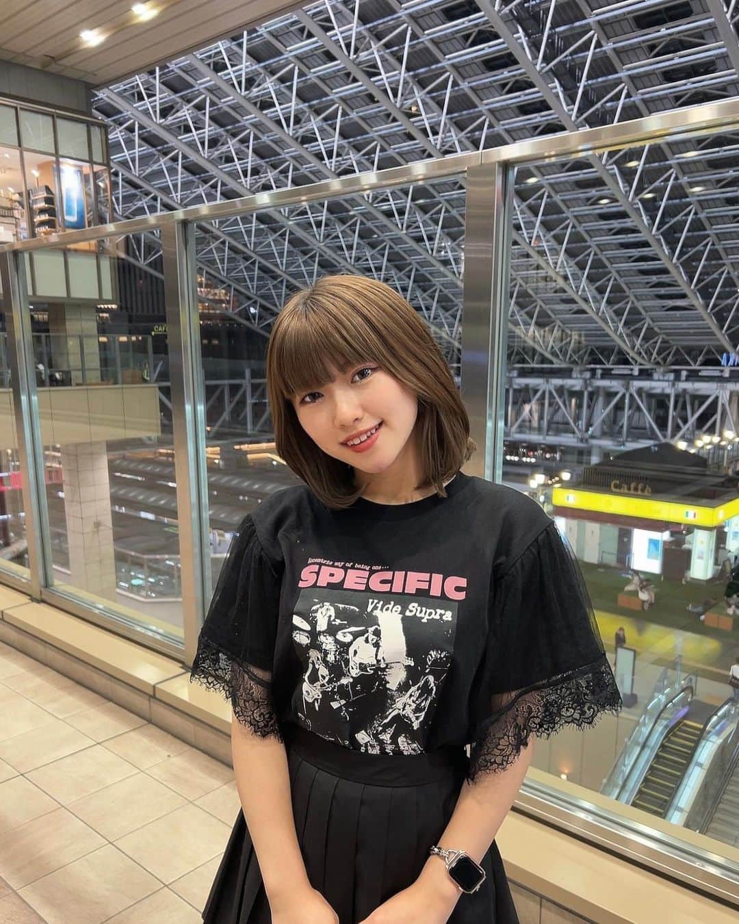 沢村りささんのインスタグラム写真 - (沢村りさInstagram)「いきなり夜寒くなってびっくりな10月1日。 ⁡ ⁡ 今月も宜しくねっ🎃 ⁡ ⁡ ⁡ . ⁡ ⁡ ⁡ #さわりさ #sawalisa #大阪 #osaka #梅田 #umeda #ルクア #弾き語り #弾き語り女子 #ssw #jouetie #code #コーデ #ボブ #ヘアアレンジ #内巻き #03 #19 #ffff」10月1日 23時28分 - lisa20031208