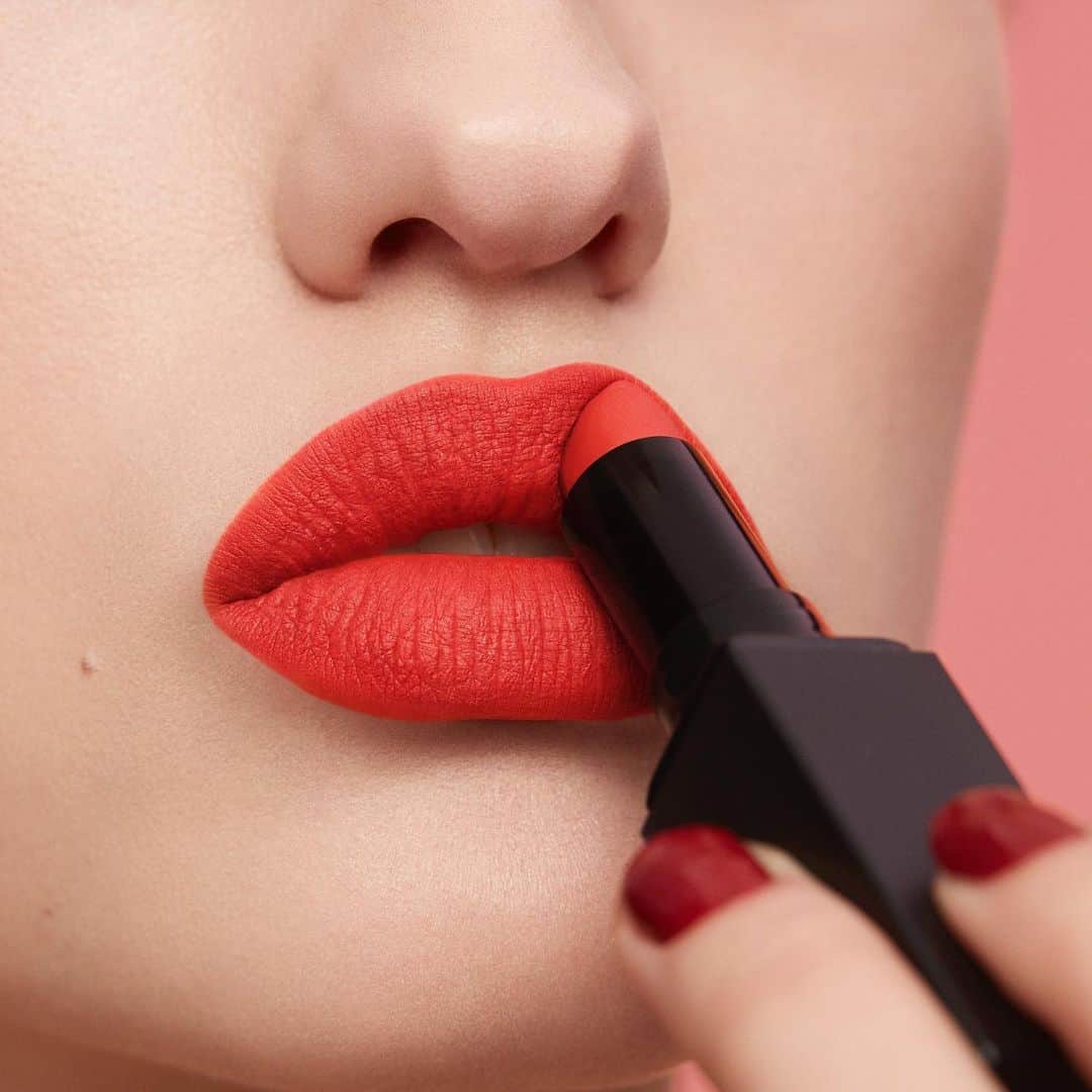 Revlonのインスタグラム：「This shade is straight fire ❤️‍🔥   💋: #ColorStay Suede Ink in Feed the Flame」