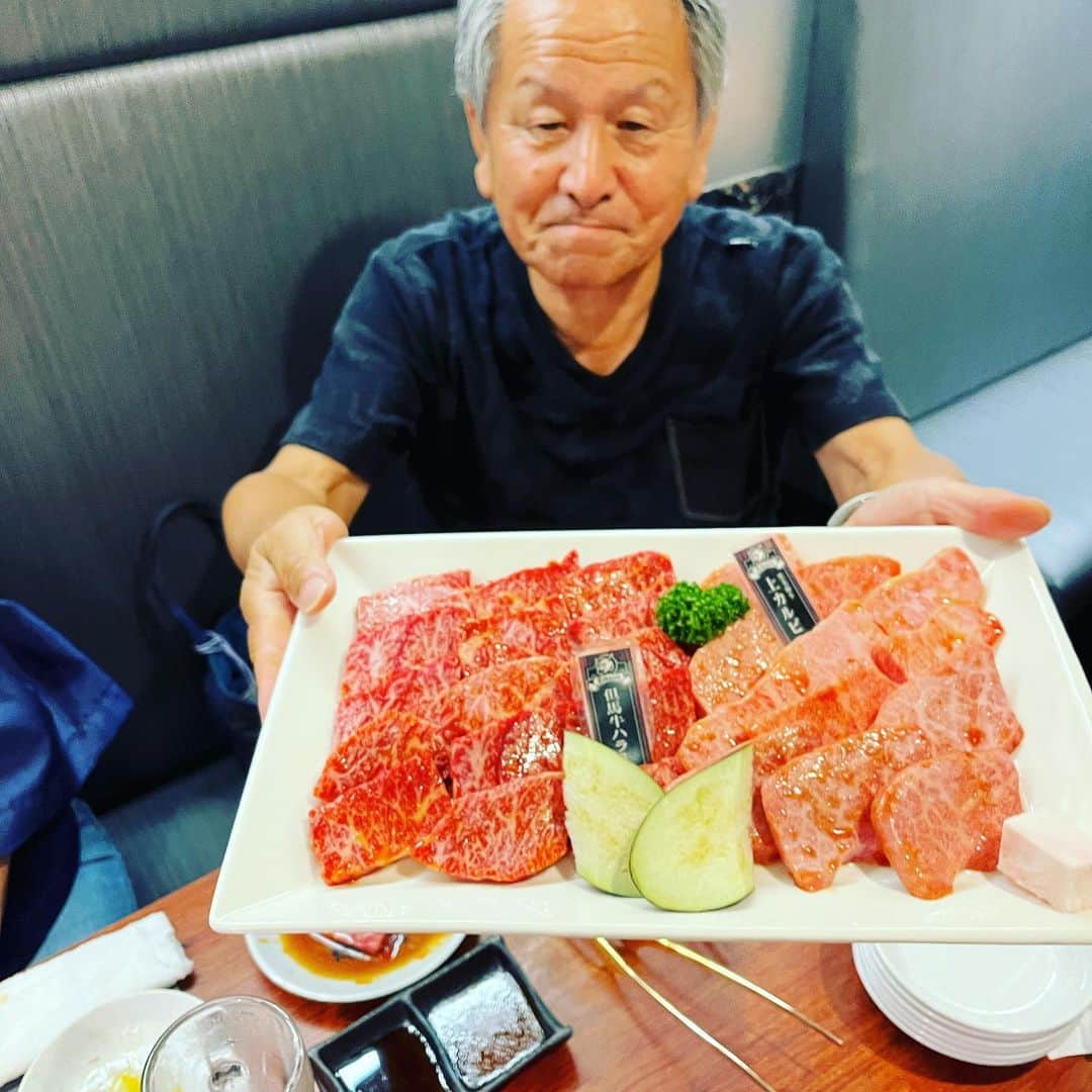 金村義明さんのインスタグラム写真 - (金村義明Instagram)「御大香さん、叔父貴しょうちゃん、妻鹿の兄弟とっしゃん 久しぶりにせいぞろいで焼肉つまみながら、飲み過ぎた 今夜は、叔父貴しょうちゃんに、ご馳走になりました 感謝🙇🙇🙇🙇🙇🙇🙇🙇🙇」10月1日 23時54分 - yoshiaki_kanemura