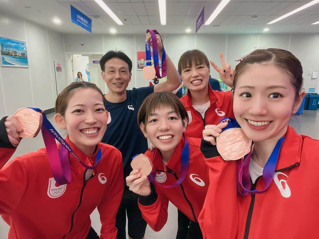 志田千陽さんのインスタグラム写真 - (志田千陽Instagram)「. 19th Asian games 2022 団体戦、銅メダルでした🥉💫 たくさんの応援ありがとうございました☺︎  色々な想いがたくさん詰まった一週間になりました◎  個人戦、気持ちを切り替えてまた頑張ります🪽 #asiangames2022  #badminton #teamjapan  #がんばれニッポン @team_nippon」10月1日 23時58分 - _chiharushida_