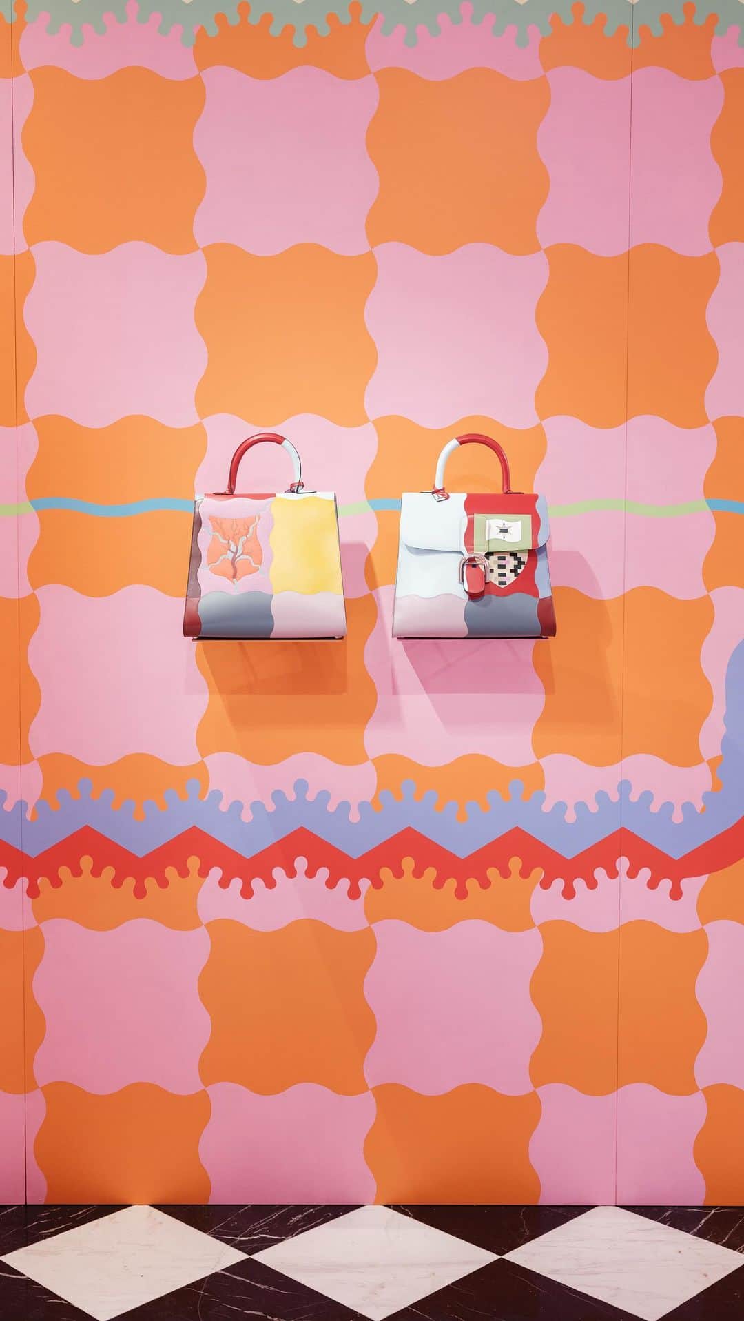 デルボーのインスタグラム：「A new shared mythology created between a young Belgian artist and a historic Belgian luxury house. For Spring-Summer 2024, Delvaux and Kasper Bosmans envision a world of Mutualism — the interaction between two or more species where each species has a net benefit. #Delvaux The presentation comes alive with references to Bosmans’ work, inspired by historical signs and symbols defined in bright, graphic exuberance. The installation is meant to evoke the watery landscapes of Northern Europe.   #DelvauxSS24  #Delvaux」