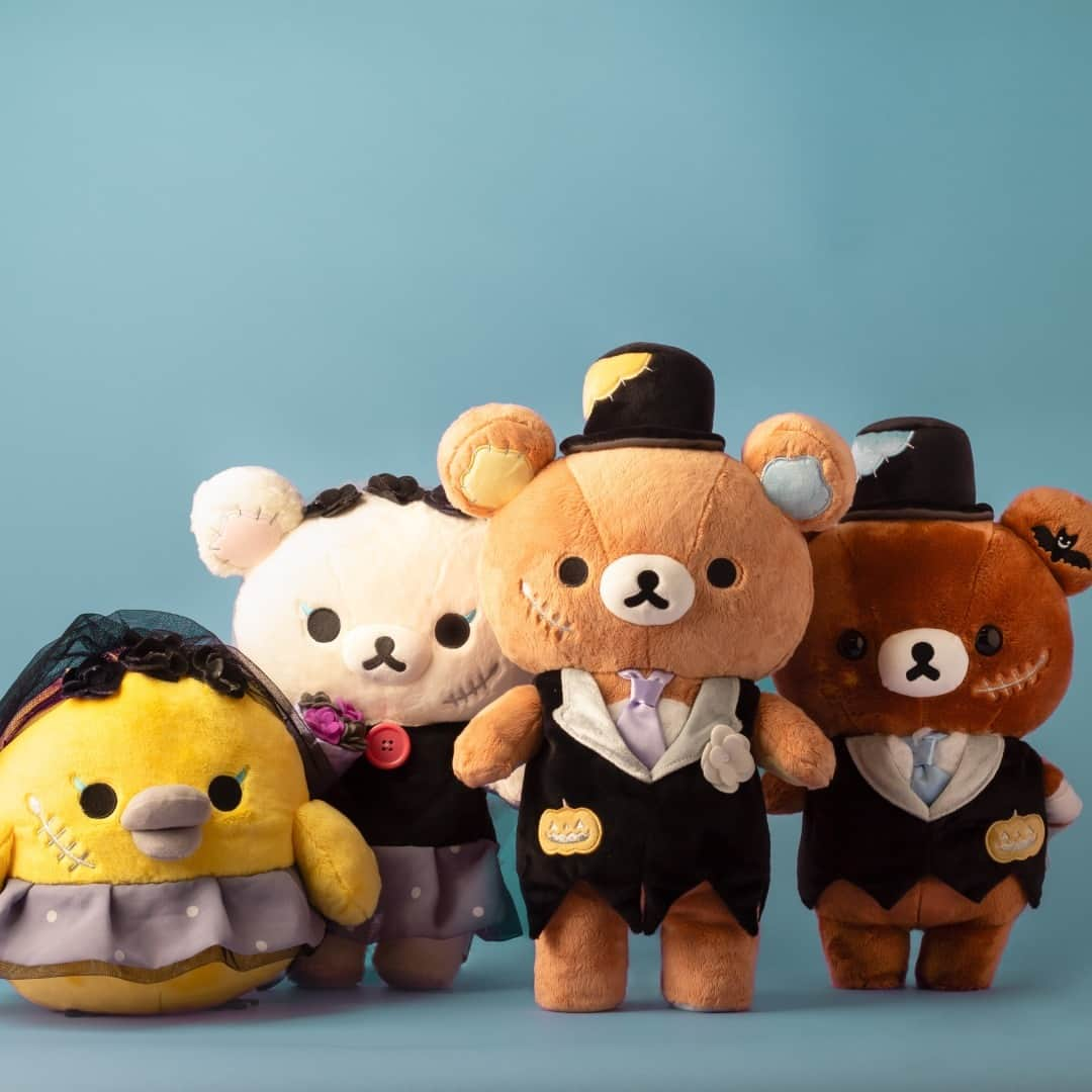 Rilakkuma US（リラックマ）のインスタグラム：「🎉🍬 Happy October! It looks like Rilakkuma, Korilakkuma, Kiiroitori, and Chairoikoguma are all dressed up for a SPOOKTACULAR time! 🎃🎩  #rilakkumaus #rilakkuma #sanx #sanxoriginal #kawaii #plush #plushies #リラックマ #サンエックス #october #halloween #spooky」