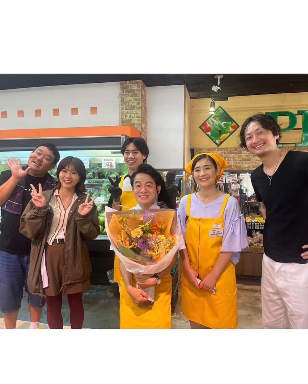 渋江譲二さんのインスタグラム写真 - (渋江譲二Instagram)「中京テレビ初となる連続ドラマ『スーパーのカゴの中身が気になる私』が最終回を迎えました！！ 3ヶ月間、ご視聴ありがとうございました😊  メインの舞台となるスーパー・ガネシアは、千葉県旭市にあるフレッシュイイダさんというスーパーをお借りして、毎週水曜に撮影をさせていただいておりました。（イイダさんは水曜定休日。珍しい！） 毎週のルーティーンが無くなるのは寂しいものですね。  第1話の完成を観てビックリ！！ #佐々木豪 監督の編集技術は素晴らしく、ワンシチュエーションをこんなにも飽きさせない画にできるなんて、本当に感動でした🥲 撮影中の役者には意外と想像できないものなんです。  10月〜は福岡放送さん・熊本県民テレビ・テレビ金沢さんでも放送開始されるそうです📺 お見逃しの方はホームページで日時のチェックしてください🙃🙃🙃 TVer・U-NEXT・Locipoでは引き続き視聴可能です！  #スーパーのカゴの中身が気になる私  #戸塚純貴  #清水麻璃亜  #石田ひかり #永野宗典  #ドロンズ石本 #新谷あやか #大水洋介 #渋江譲二」10月2日 0時13分 - shibue0315