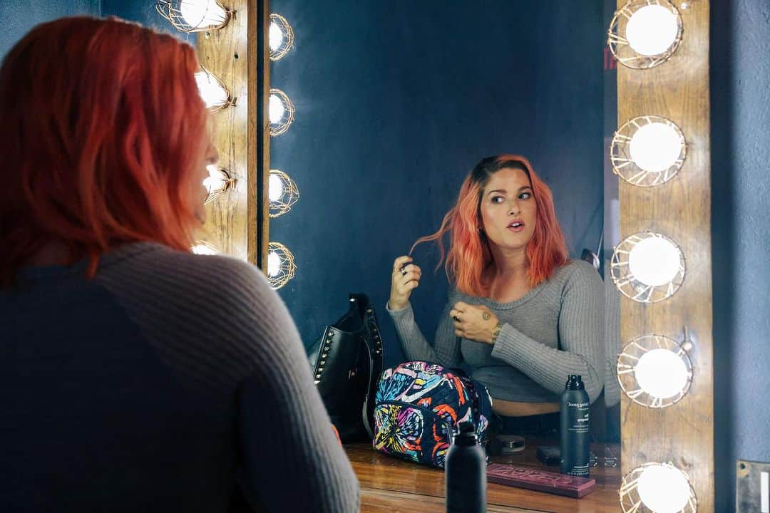 キャサディー・ポープのインスタグラム：「Getting ready to tell you something really exciting tomorrow. Any guesses?  📸 @ericmichaelsavage」