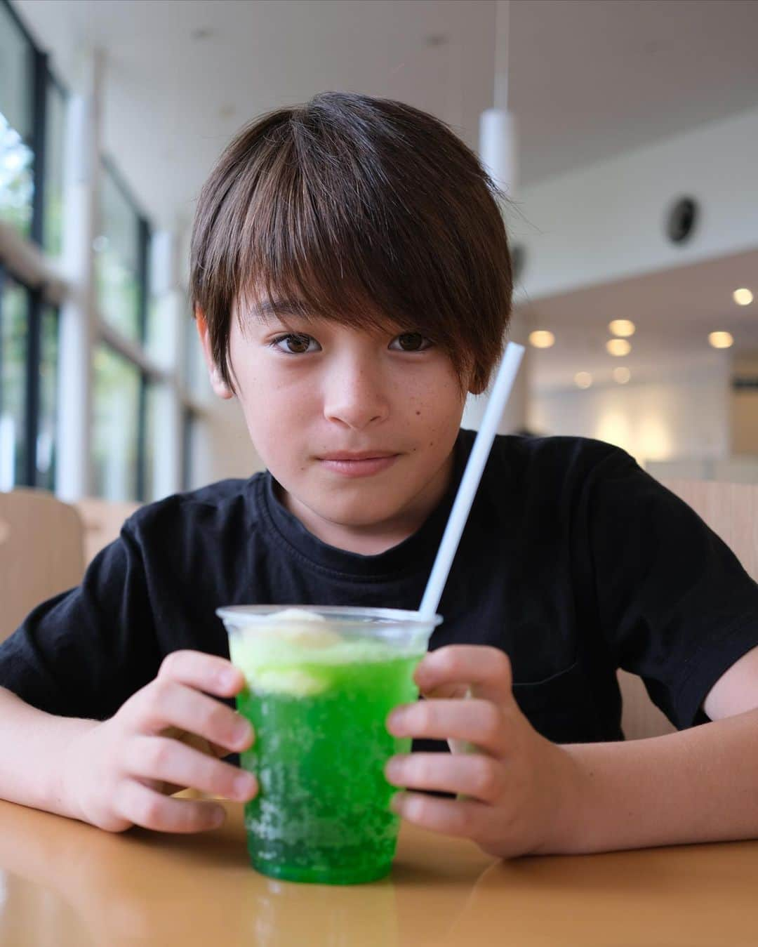 ホリプロ Actorのインスタグラム：「リンゼイとメロンソーダ。  #リンゼイ尊 #メロンソーダ　 #小学5年生」