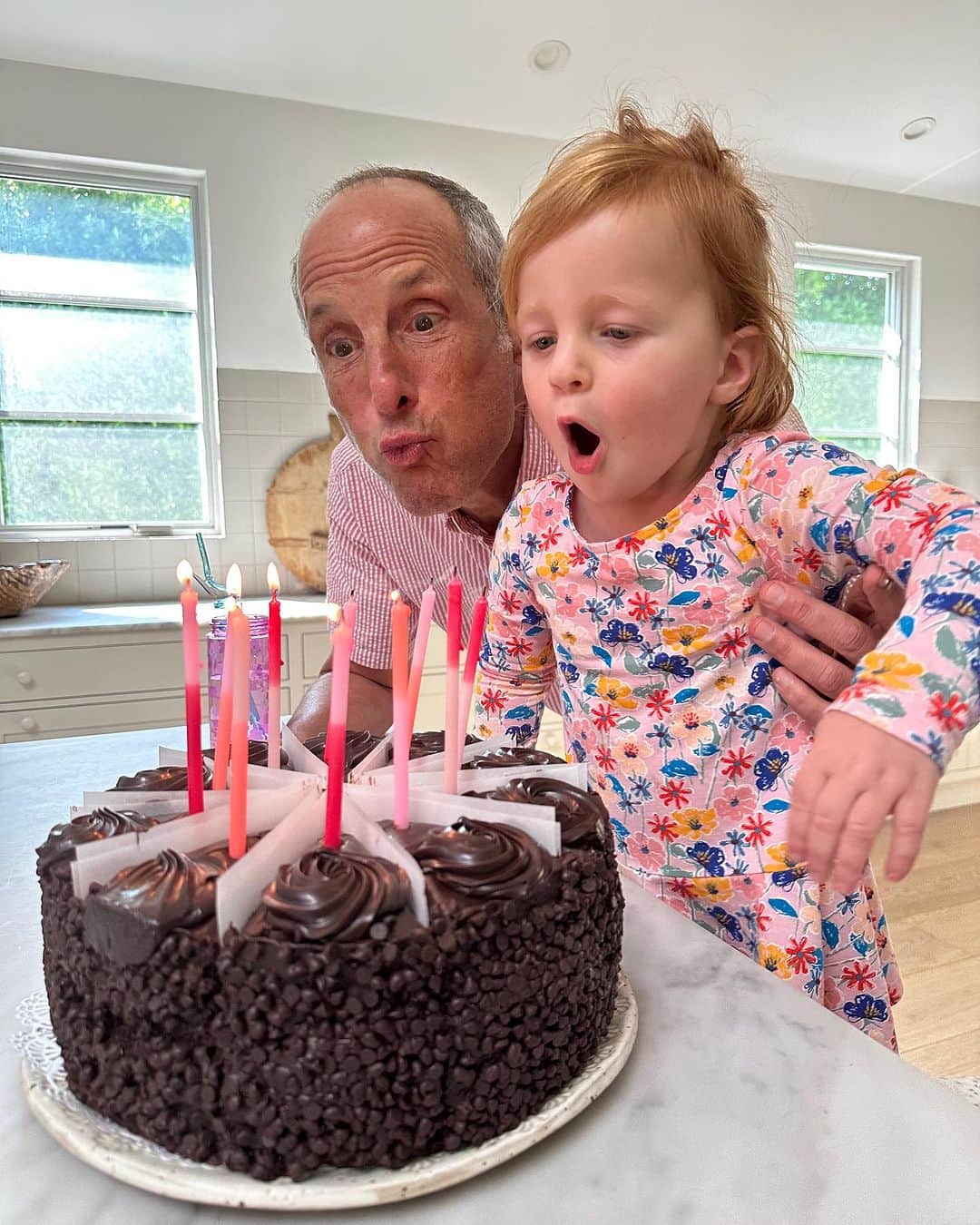 Gaby Dalkinのインスタグラム：「September photo dump 🧡 including a lot of cake, first day of school, a NY minute, my dream F1 weekend, parties, besties, bagels and the Oregon coast!」