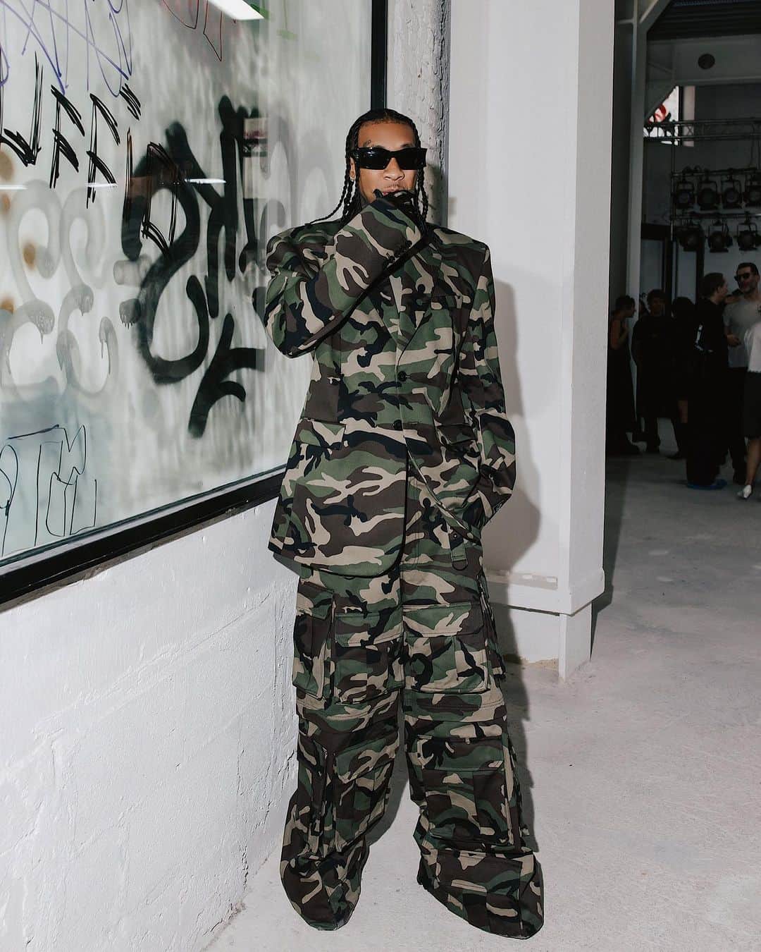 タイガのインスタグラム：「Winning so long we don’t even discuss it…Burn thru the money diamonds dance like usher」