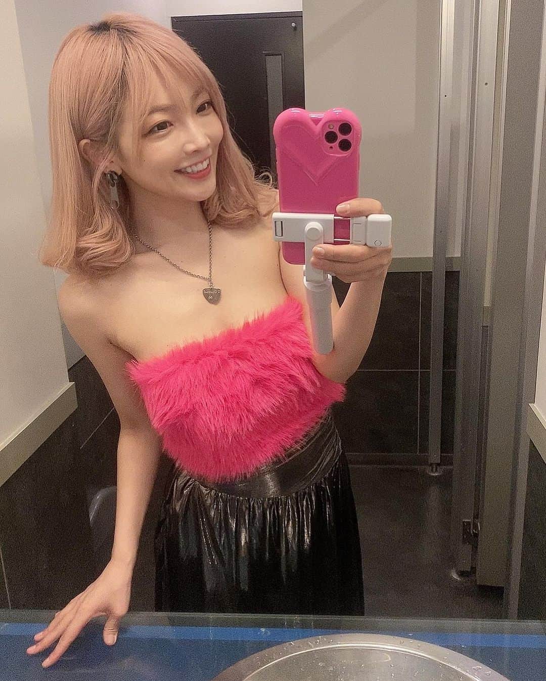 のインスタグラム：「10.1渋谷GUILTY ライブ終わりましたぁあ😋☺️💗 2度と同じライブが無いってくらい毎度やりきってます！！！はぁ楽しかった、、、」