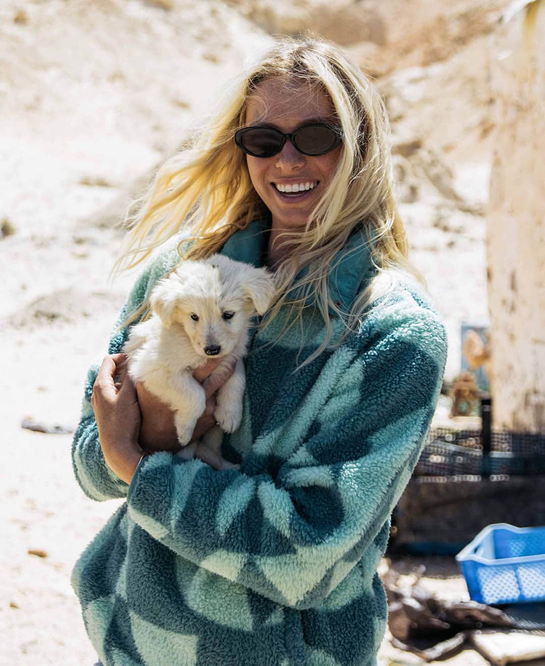 BILLABONG WOMENSのインスタグラム：「We fell in love with this small fishing village while exploring the coast of Morocco. We found a cute new bestie, watched some expert fisherman hand weave a net and explored this breathtaking coastline. Watch the film, link in bio. #BillabongAdventureDivison」