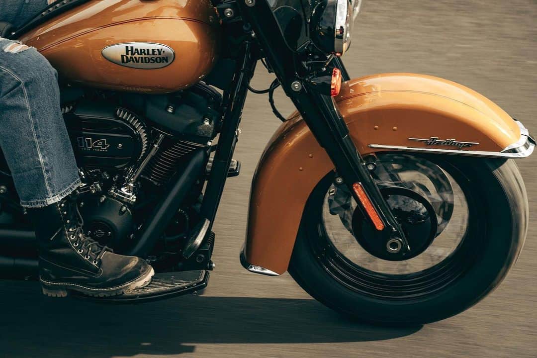 Harley-Davidsonさんのインスタグラム写真 - (Harley-DavidsonInstagram)「A portrait of vintage detailing.​  See more of the 2023 Heritage Classic at the link in bio.​  #HarleyDavidson #HeritageClassic​」10月2日 1時02分 - harleydavidson